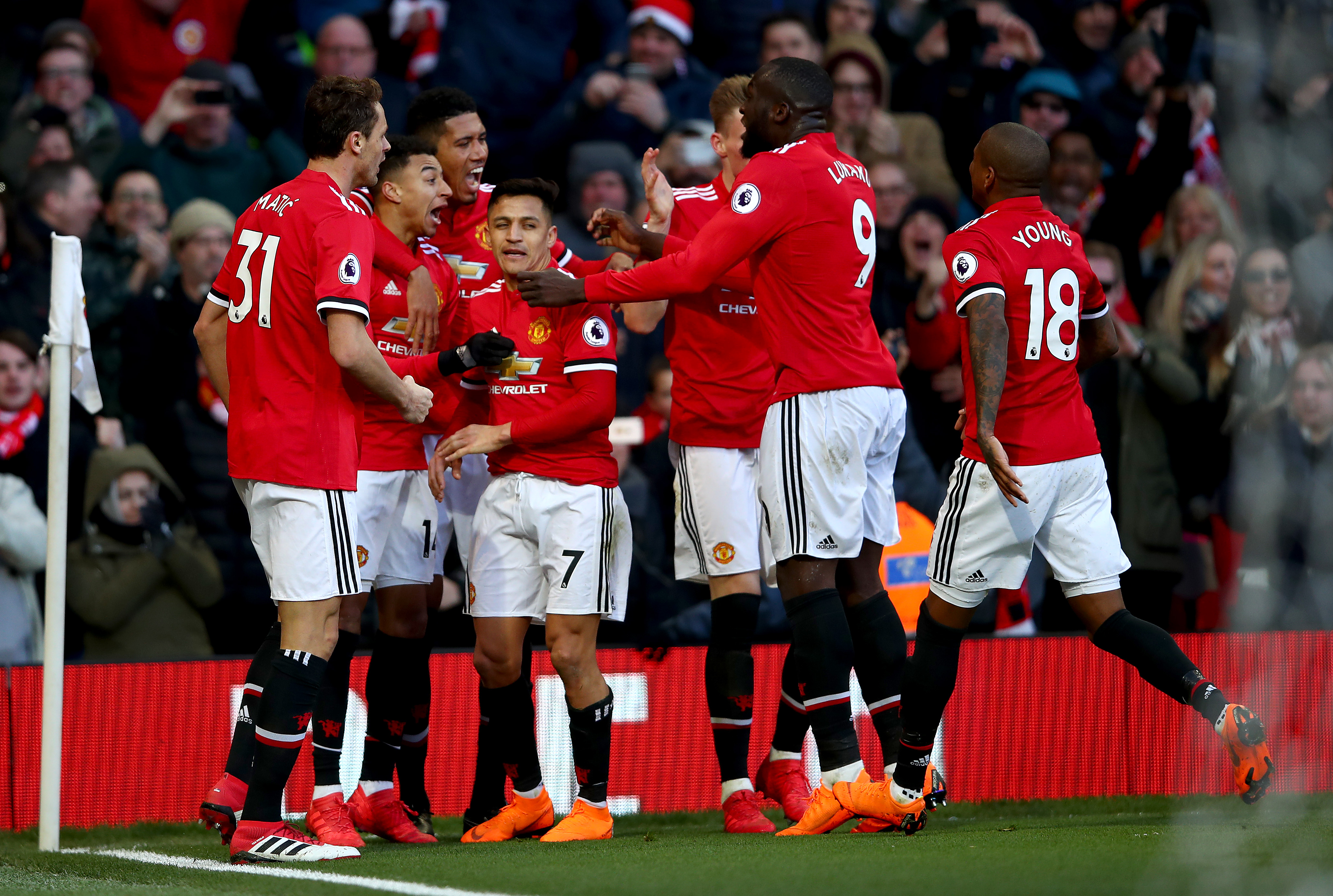 MANCHESTER, ENGLAND - FEBRUARY 25: Jesse Lingard of Manchester United celebrates after scoring his sides second goal with team mates during the Premier League match between Manchester United and Chelsea at Old Trafford on February 25, 2018 in Manchester, England. (Photo by Clive Brunskill/Getty Images)