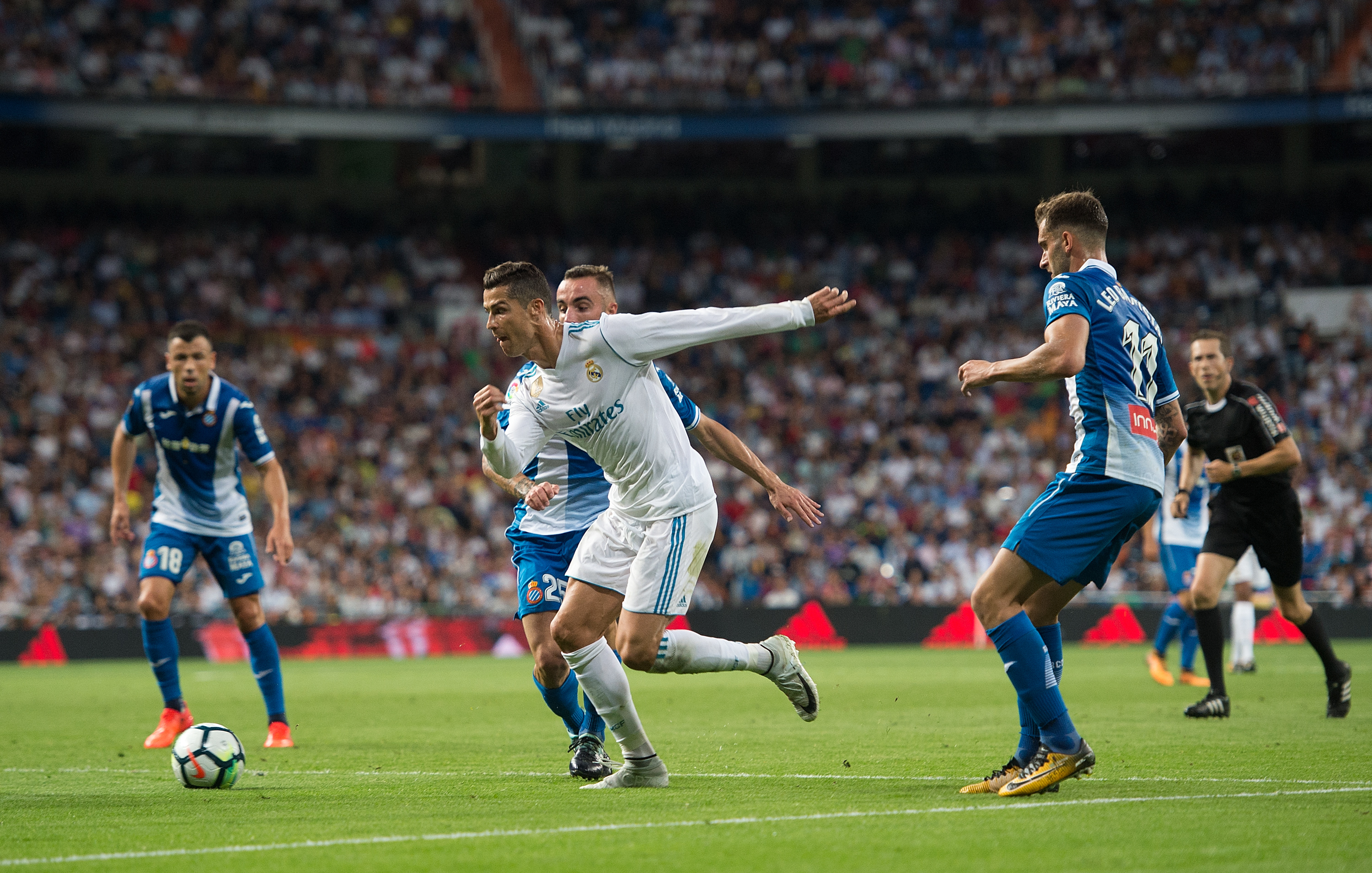 MADRID, SPAIN - OCTOBER 01: Cristiano Ronaldo of Real Madrid CF runs past Leo Baptistao (right) of RCD Espanyol during the La Liga match between Real Madrid and Espanyol at Estadio Santiago Bernabeu on October 1, 2017 in Madrid, Spain. (Photo by Denis Doyle/Getty Images)