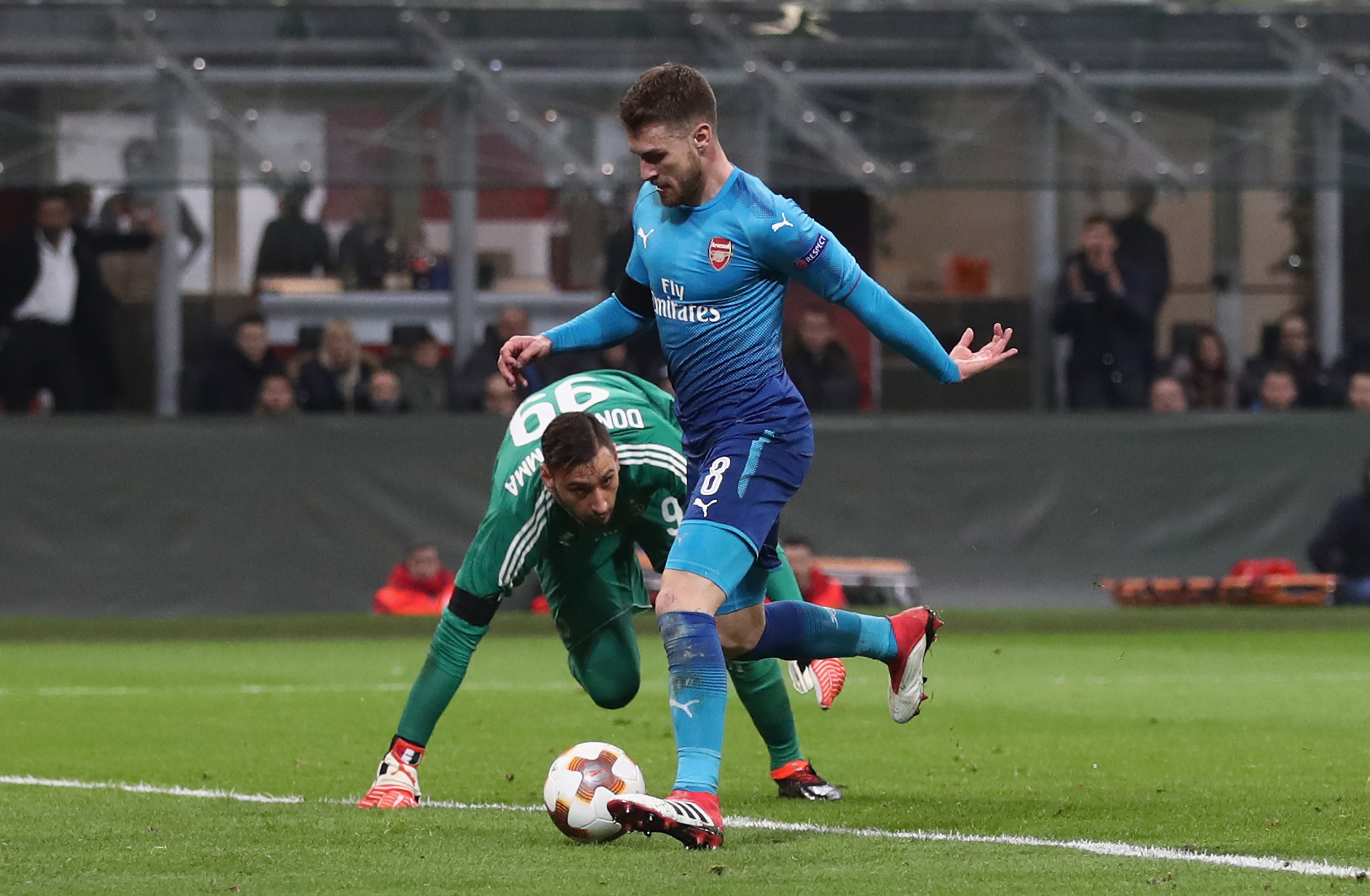 MILAN, ITALY - MARCH 08: Aaron Ramsey of Arsenal rounds AC Milan goalkeeper Gianluigi Donnarumma to score during the UEFA Europa League Round of 16 match between AC Milan and Arsenal at the San Siro on March 8, 2018 in Milan, Italy. (Photo by Catherine Ivill/Getty Images)