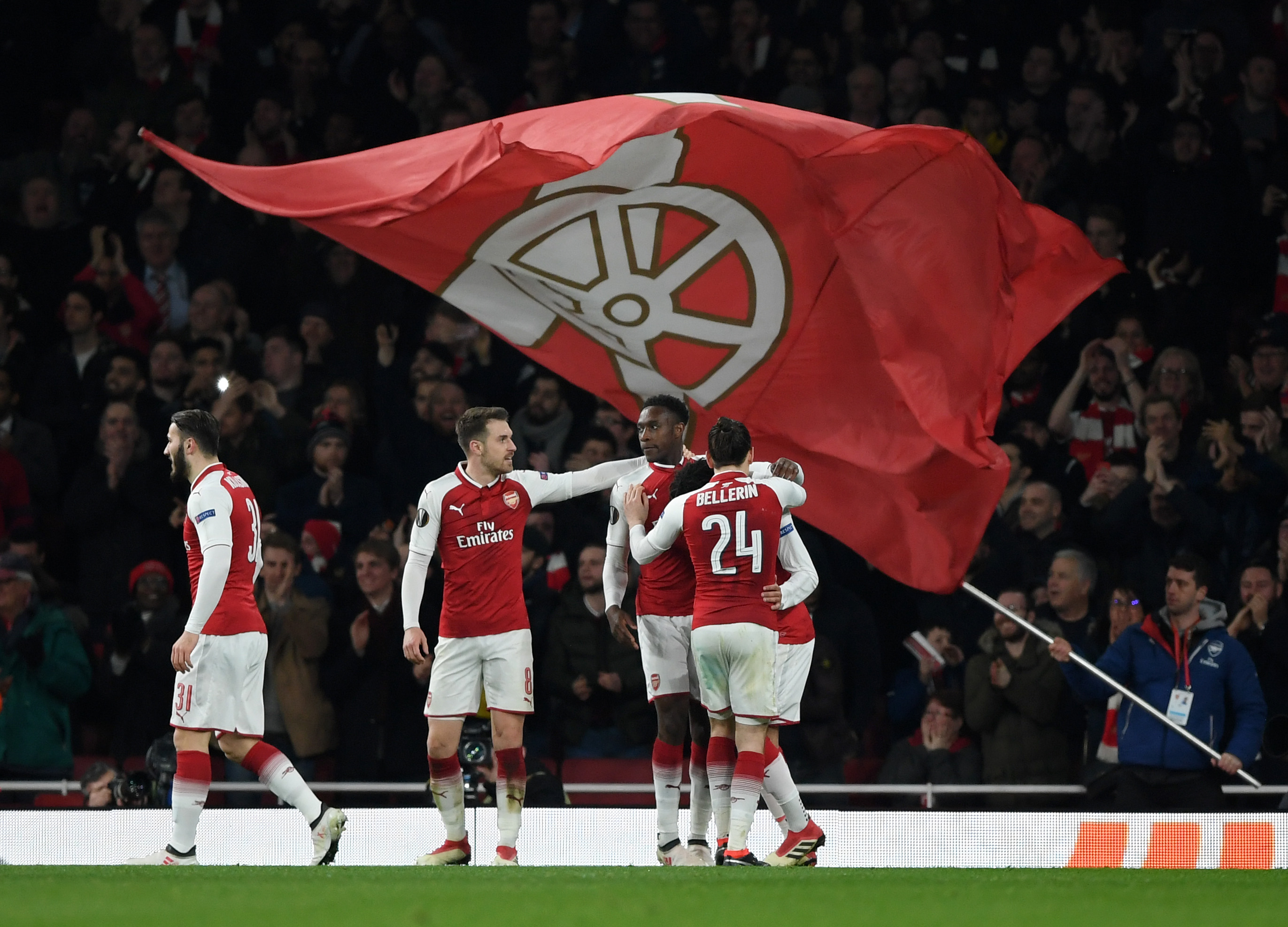 LONDON, ENGLAND - MARCH 15: Danny Welbeck of Arsenal is congratulated by Aaron Ramsey after scoring the third goal during the UEFA Europa League Round of 16 Second Leg match between Arsenal and AC Milan at Emirates Stadium on March 15, 2018 in London, England. (Photo by Shaun Botterill/Getty Images)