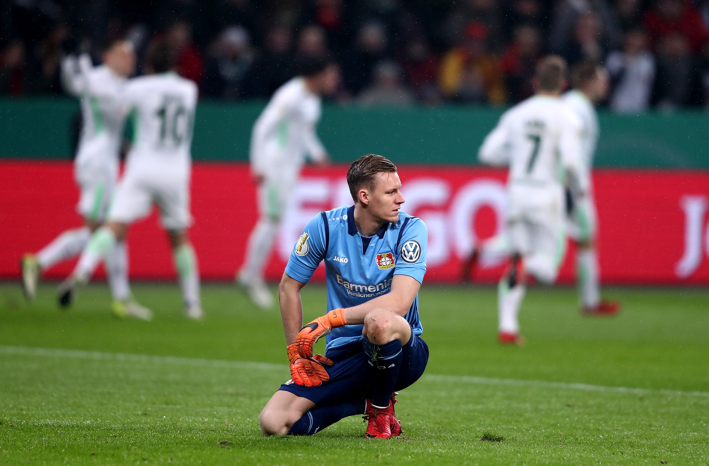 LEVERKUSEN, GERMANY - FEBRUARY 06: Bernd Leno, goalkeeper of Leverkusen looks dejected during the DFB Cup quarter final match between Bayer Leverkusen and Werder Bremen at BayArena on February 6, 2018 in Leverkusen, Germany. (Photo by Alex Grimm/Bongarts/Getty Images)