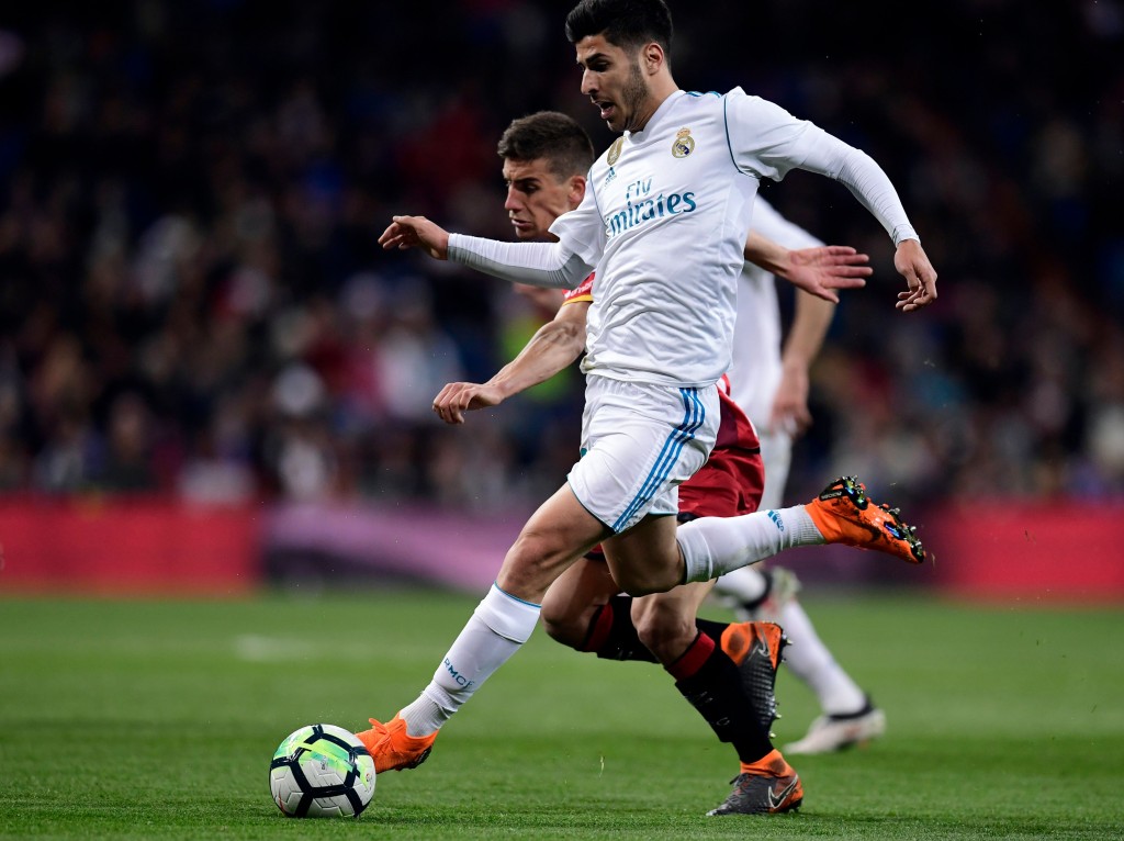 Real Madrid's Spanish midfielder Marco Asensio (R) vies with Girona's Spanish midfielder Pere Pons during the Spanish League football match between Real Madrid CF and Girona FC at the Santiago Bernabeu stadium in Madrid on March 18, 2018. / AFP PHOTO / JAVIER SORIANO (Photo credit should read JAVIER SORIANO/AFP/Getty Images)