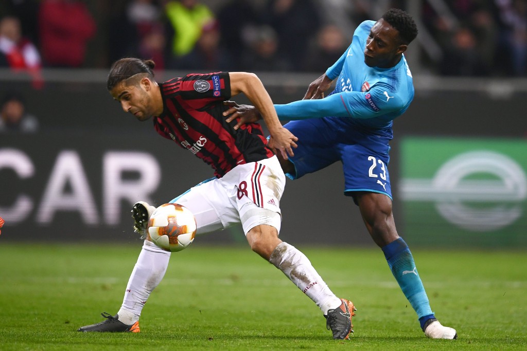 AC Milan's defender Ricardo Rodriguez from Switzerland (L) fights for the ball with Arsenal's forward Danny Welbeck from England during the UEFA Europa League round 16 first-leg football match AC Milan Vs Arsenal at the 'San Siro Stadium' in Milan on March 8, 2018. Arsenal won 0-2. / AFP PHOTO / MARCO BERTORELLO (Photo credit should read MARCO BERTORELLO/AFP/Getty Images)