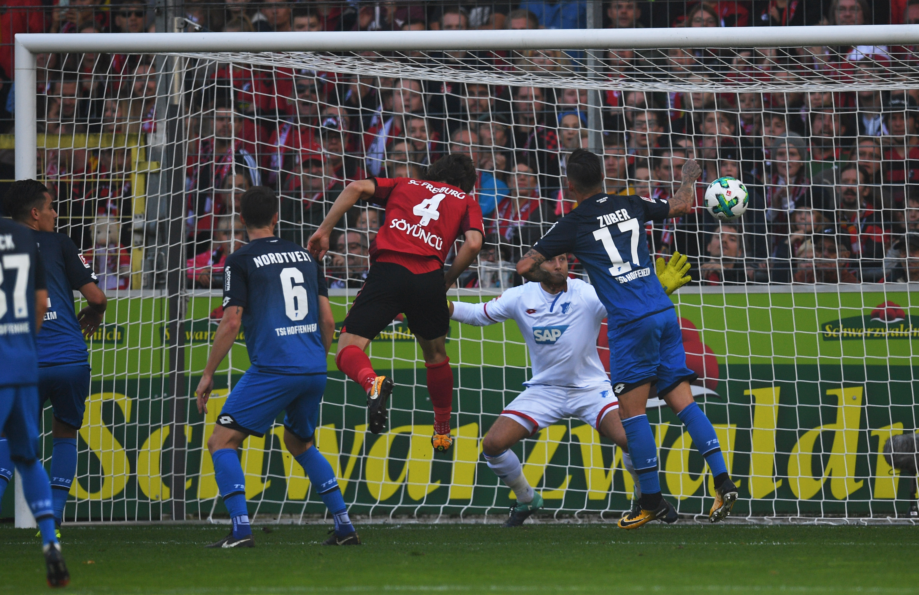 FREIBURG IM BREISGAU, GERMANY - OCTOBER 01:  Caglar Soyuncu of SC Freiburg scores the goal past Oliver Baumann of 1899 Hoffenheim during the Bundesliga match between Sport-Club Freiburg and TSG 1899 Hoffenheim at Schwarzwald-Stadion on October 1, 2017 in Freiburg im Breisgau, Germany.  (Photo by Matthias Hangst/Bongarts/Getty Images)