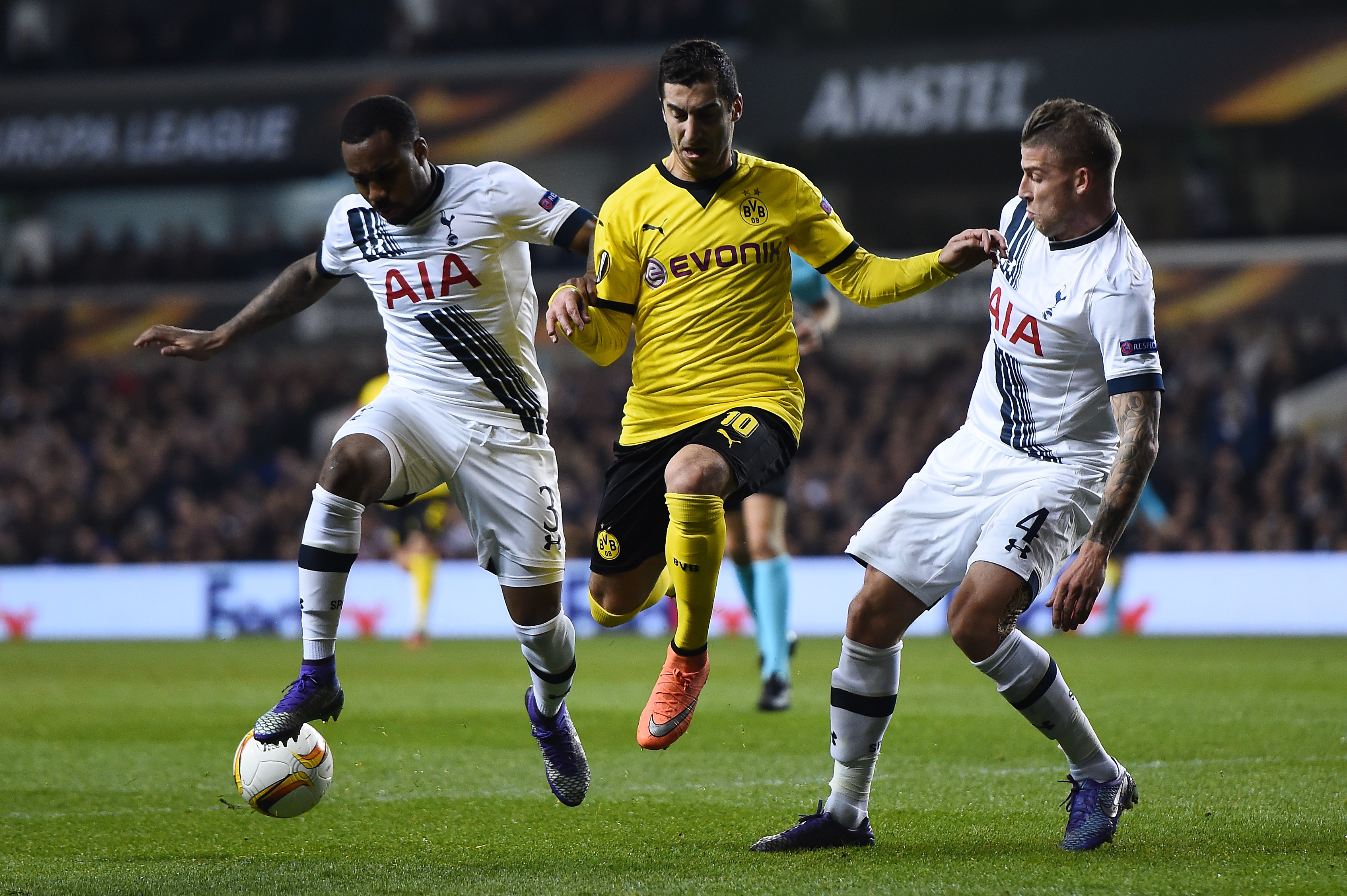LONDON, ENGLAND - MARCH 17: Henrikh Mkhitaryan of Borussia Dortmund takes on Danny Rose and Toby Alderweireld of Tottenham Hotspur during the UEFA Europa League round of 16, second leg match between Tottenham Hotspur and Borussia Dortmund at White Hart Lane on March 17, 2016 in London, England. (Photo by Laurence Griffiths/Getty Images)