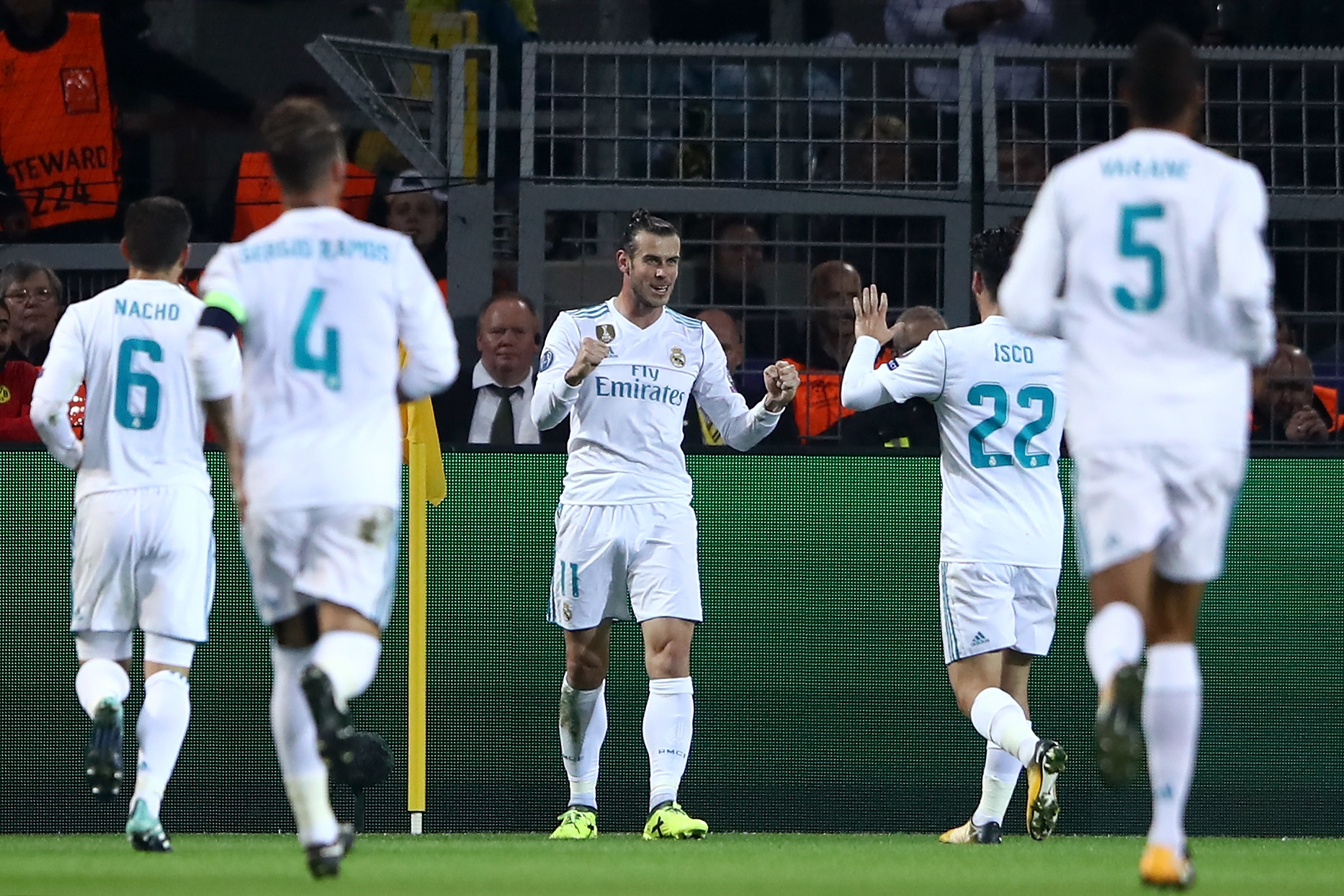 DORTMUND, GERMANY - SEPTEMBER 26: Gareth Bale of Real Madrid celebrates scoring his sides first goal with Isco of Real Madrid during the UEFA Champions League group H match between Borussia Dortmund and Real Madrid at Signal Iduna Park on September 26, 2017 in Dortmund, Germany. (Photo by Alex Grimm/Bongarts/Getty Images,)