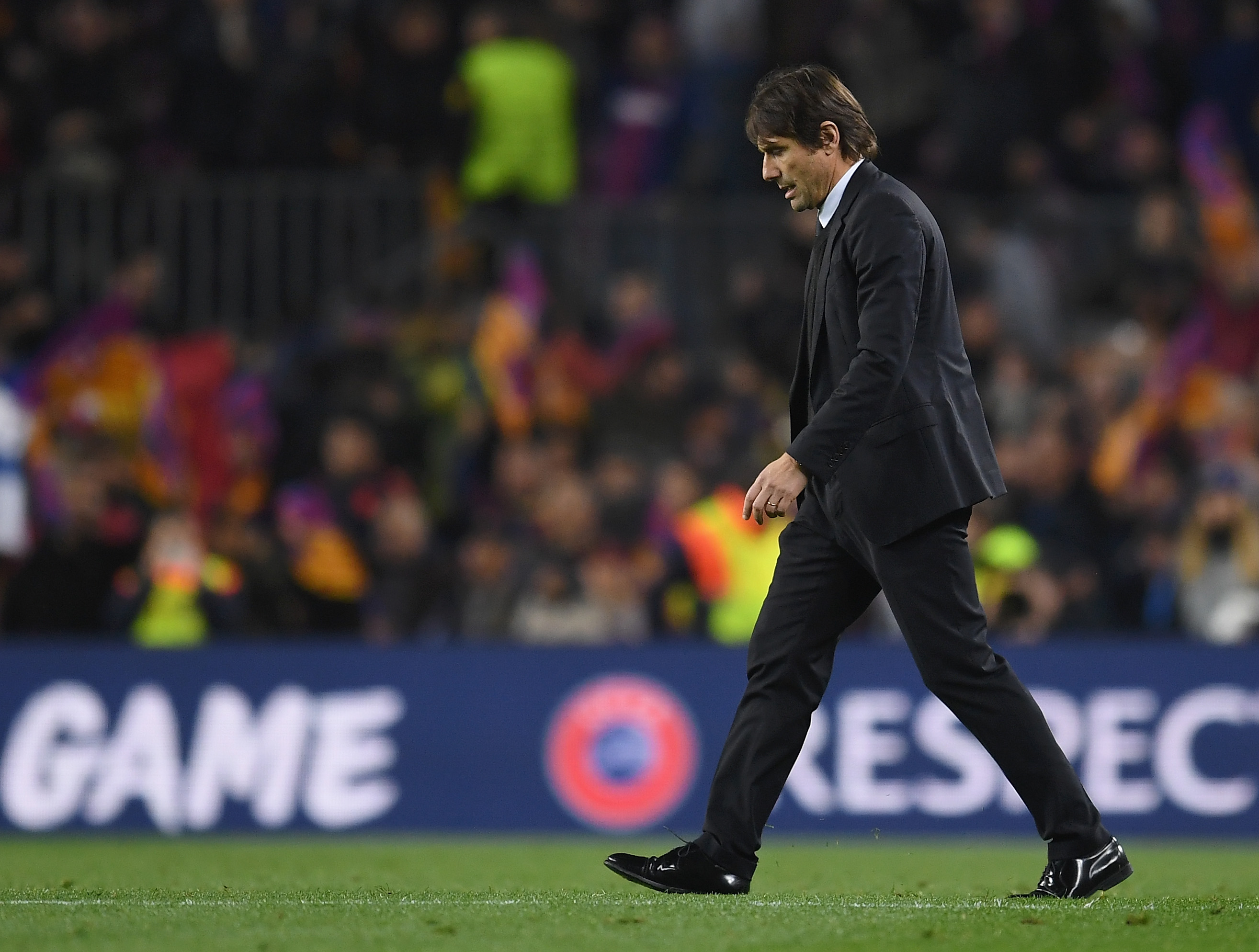 BARCELONA, SPAIN - MARCH 14: Antonio Conte, Manager of Chelsea looks dejected after the UEFA Champions League Round of 16 Second Leg match FC Barcelona and Chelsea FC at Camp Nou on March 14, 2018 in Barcelona, Spain. (Photo by David Ramos/Getty Images)
