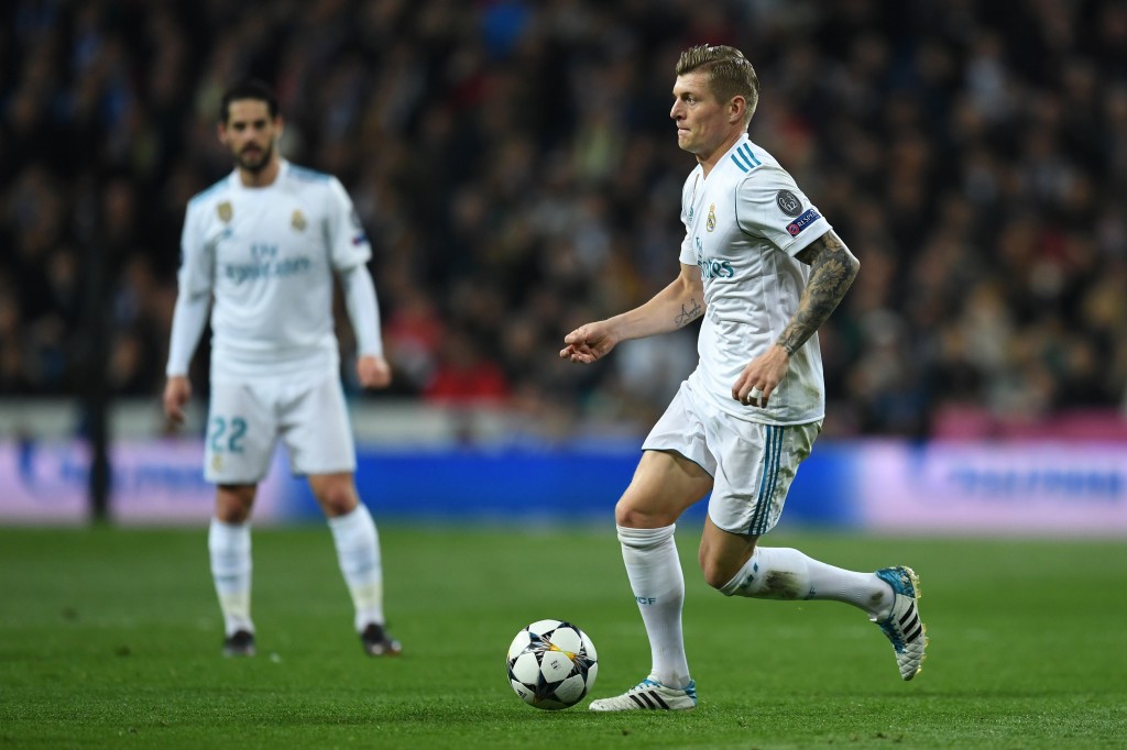 MADRID, SPAIN - APRIL 11: Toni Kroos of Real Madrid runs with the ball during the UEFA Champions League Quarter Final Second Leg match between Real Madrid and Juventus at Estadio Santiago Bernabeu on April 11, 2018 in Madrid, Spain. (Photo by David Ramos/Getty Images)