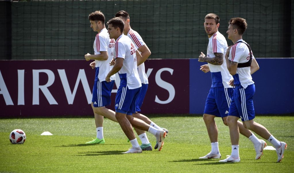 Russia's forward Fedor Smolov (2ndR) runs with teammates during a training session in Novogorsk, outside Moscow, on June 29, 2018, ahead of the Russia 2018 World Cup round of 16 football match between Russia and Spain. (Photo by Alexander NEMENOV / AFP) (Photo credit should read ALEXANDER NEMENOV/AFP/Getty Images)