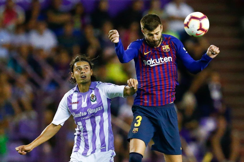 An underwhelming display from Pique (Photo by BENJAMIN CREMEL/AFP/Getty Images)
