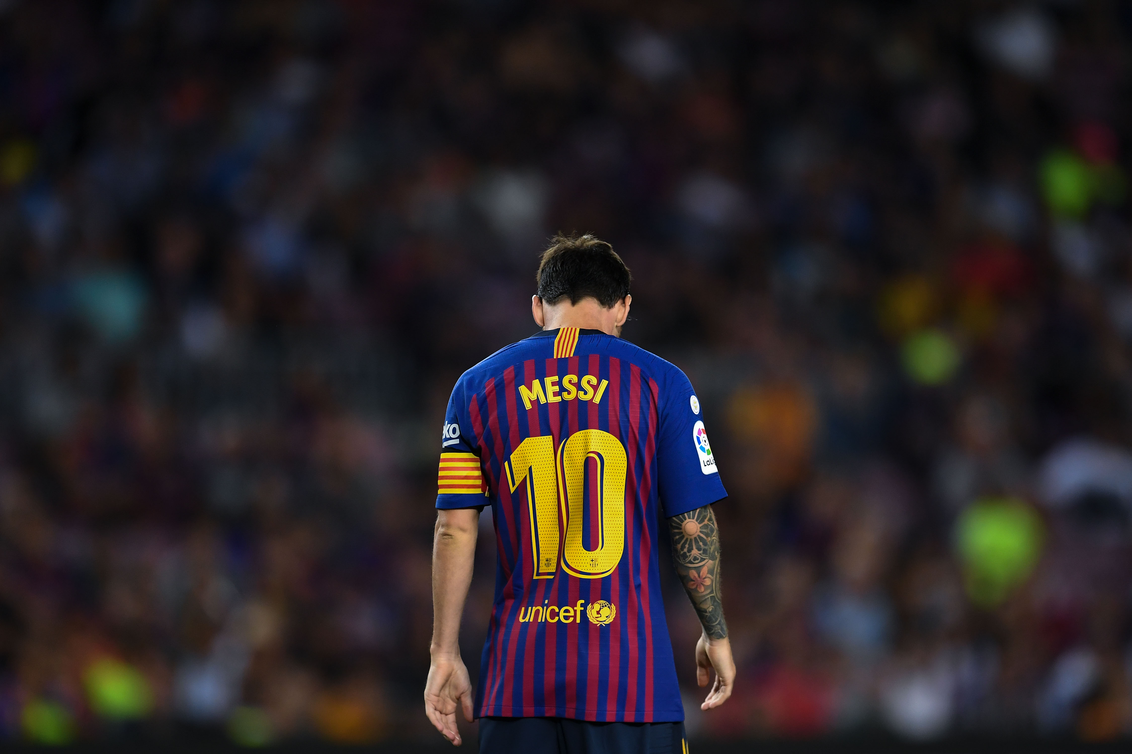 BARCELONA, SPAIN - AUGUST 18:  Lionel Messi of FC Barcelona looks on during the La Liga match between FC Barcelona and Deportivo Alaves at Camp Nou on August 18, 2018 in Barcelona, Spain.  (Photo by David Ramos/Getty Images)
