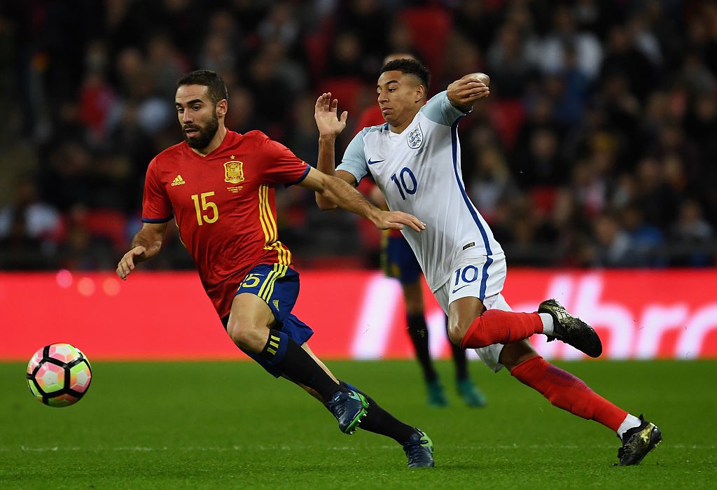 LONDON, ENGLAND - NOVEMBER 15: Dani Carvajal of Spain evades Jesse Lingard of England during the international friendly match between England and Spain at Wembley Stadium on November 15, 2016 in London, England. (Photo by Mike Hewitt/Getty Images)