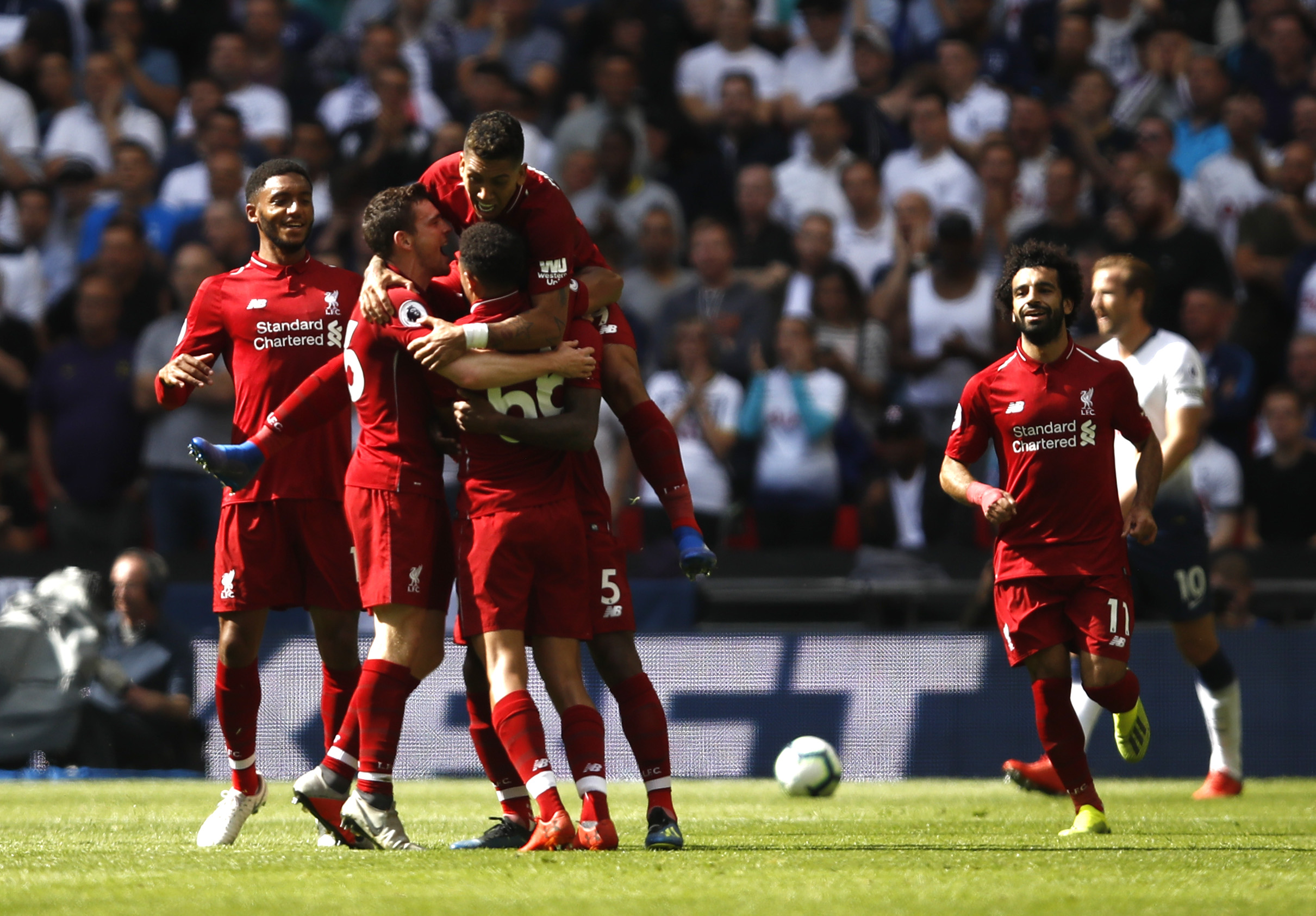 LONDON, ENGLAND - SEPTEMBER 15: Georginio Wijnaldum of Liverpool celebrates with teammates after scoring his team's first goal during the Premier League match between Tottenham Hotspur and Liverpool FC at Wembley Stadium on September 15, 2018 in London, United Kingdom. (Photo by Julian Finney/Getty Images)