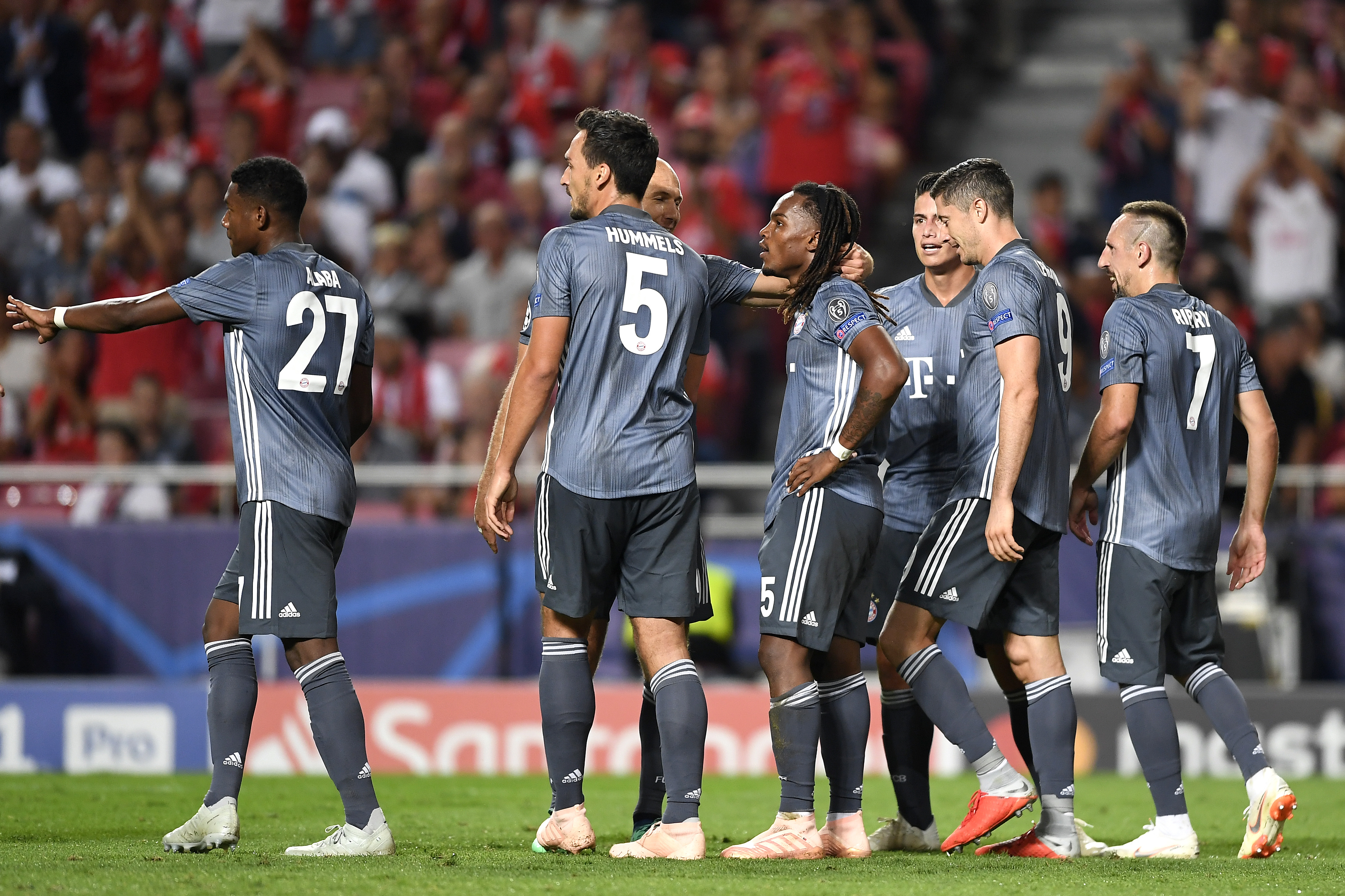 LISBON, PORTUGAL - SEPTEMBER 19: Renato Sanches of Bayern Munich celebrates after scoring his team's second goal with his team mates during the Group E match of the UEFA Champions League between SL Benfica and FC Bayern Muenchen at Estadio da Luz on September 19, 2018 in Lisbon, Portugal. (Photo by Octavio Passos/Getty Images)