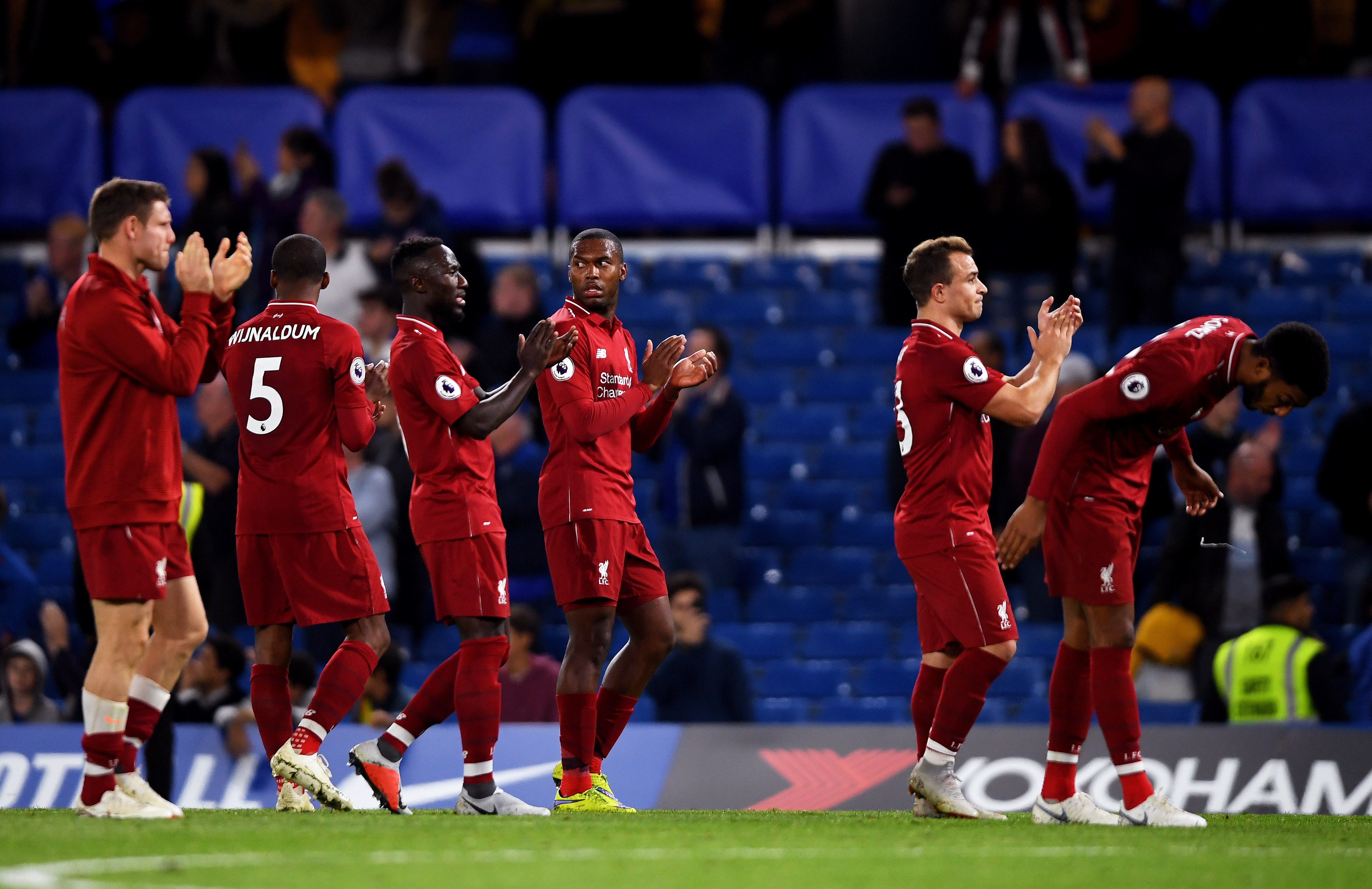 LONDON, ENGLAND - SEPTEMBER 29: Liverpool players acknowledge the fans following the Premier League match between Chelsea FC and Liverpool FC at Stamford Bridge on September 29, 2018 in London, United Kingdom. (Photo by Mike Hewitt/Getty Images)