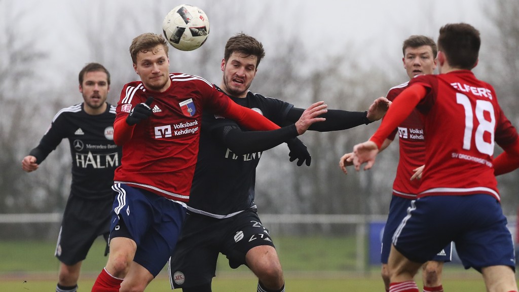 Weydandt in action for 1. FC Germania Egestorf/Langreder in the fourth division. (Photo by Oliver Hardt/Bongarts/Getty Images)