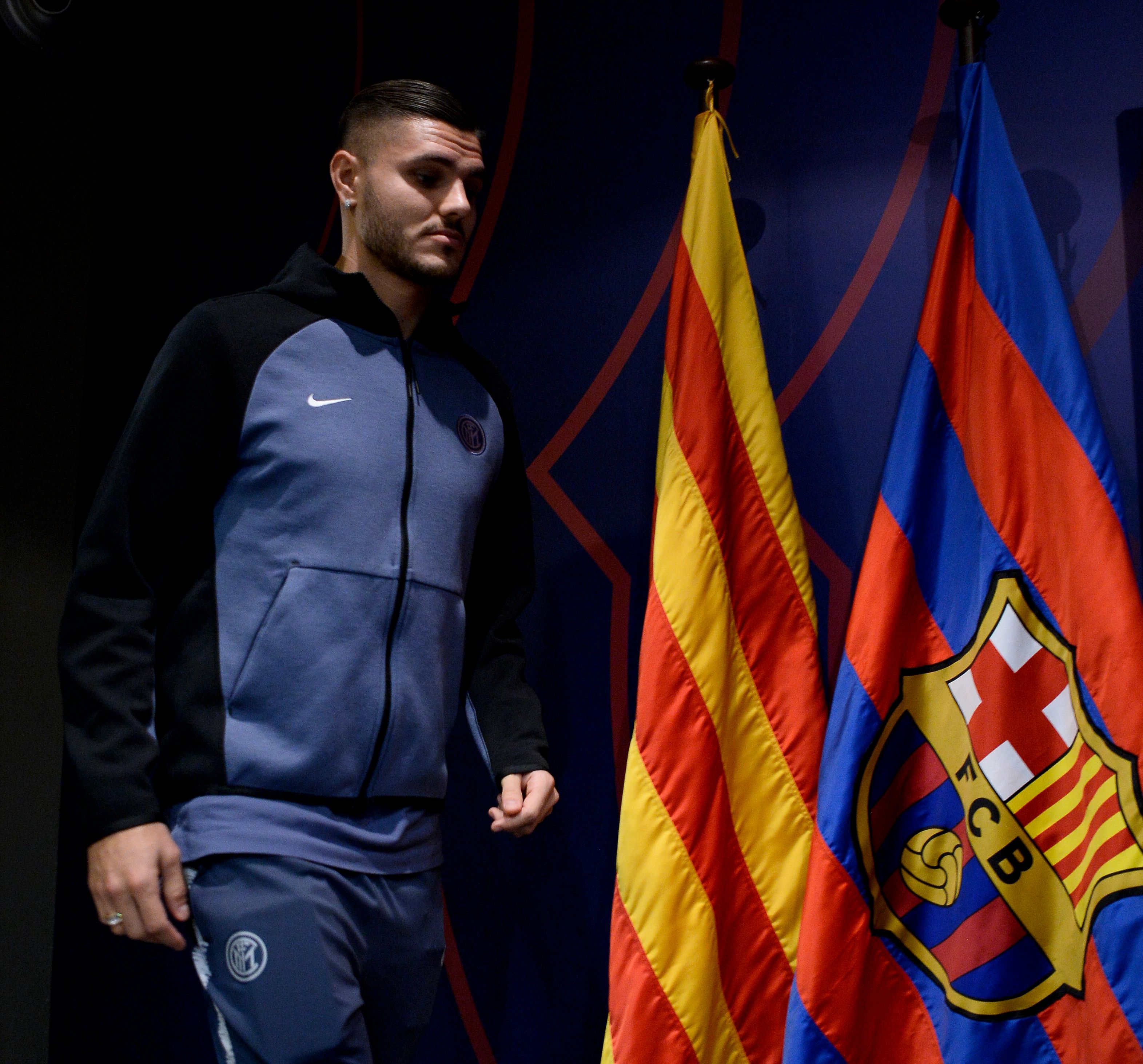 Inter Milan's Argentinian forward Mauro Icardi arrives for a press conference at the Camp Nou stadium in Barcelona on October 23, 2018 on the eve of the UEFA Champions League football match between FC Barcelona and Inter Milan. (Photo by Josep LAGO / AFP) (Photo credit should read JOSEP LAGO/AFP/Getty Images)