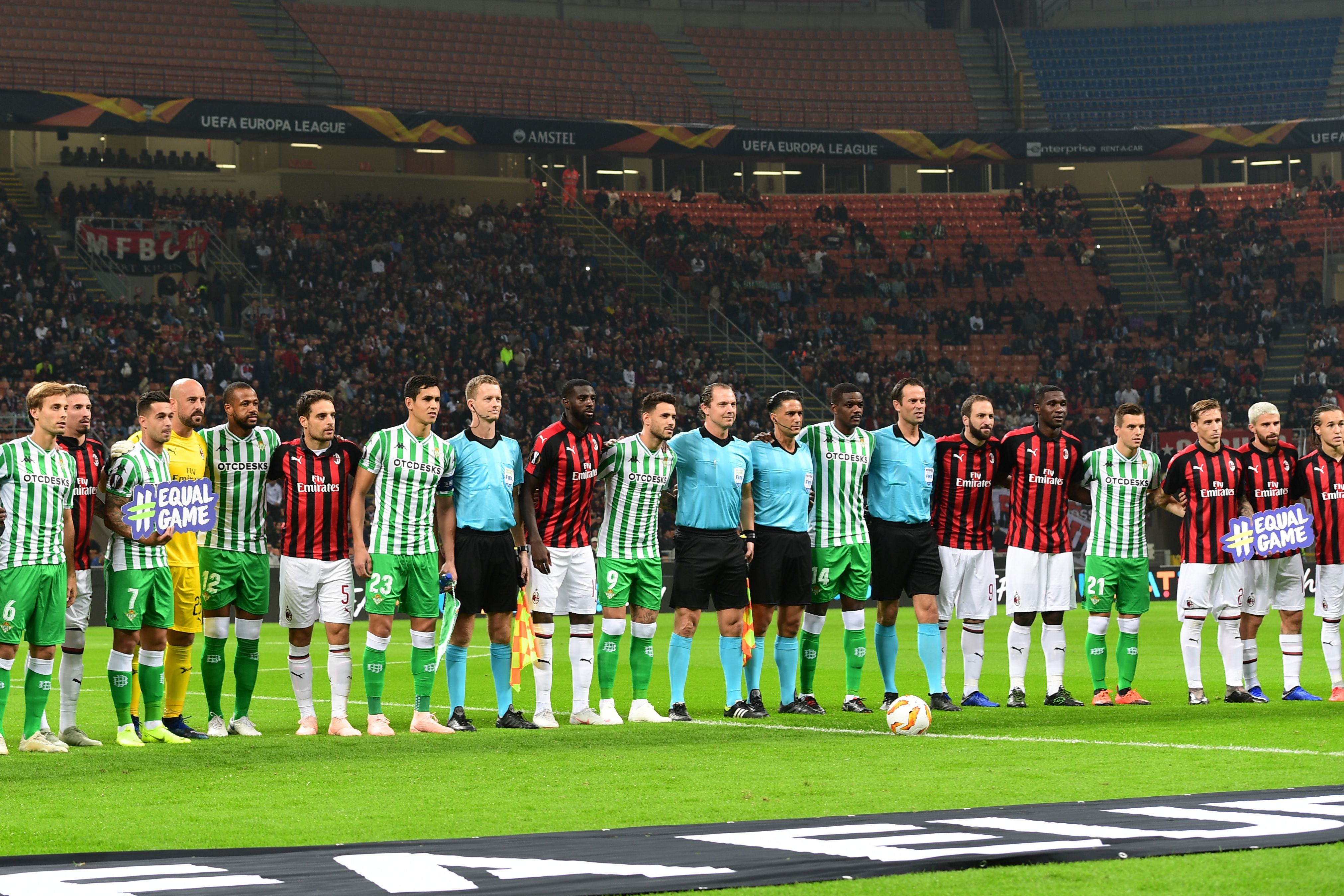 Players pose for a mixed teams photo prior to the UEFA Europa League group F stage football match AC Milan vs Real Betis on October 25, 2018 at the San Siro stadium in Milan. (Photo by Miguel MEDINA / AFP) (Photo credit should read MIGUEL MEDINA/AFP/Getty Images)