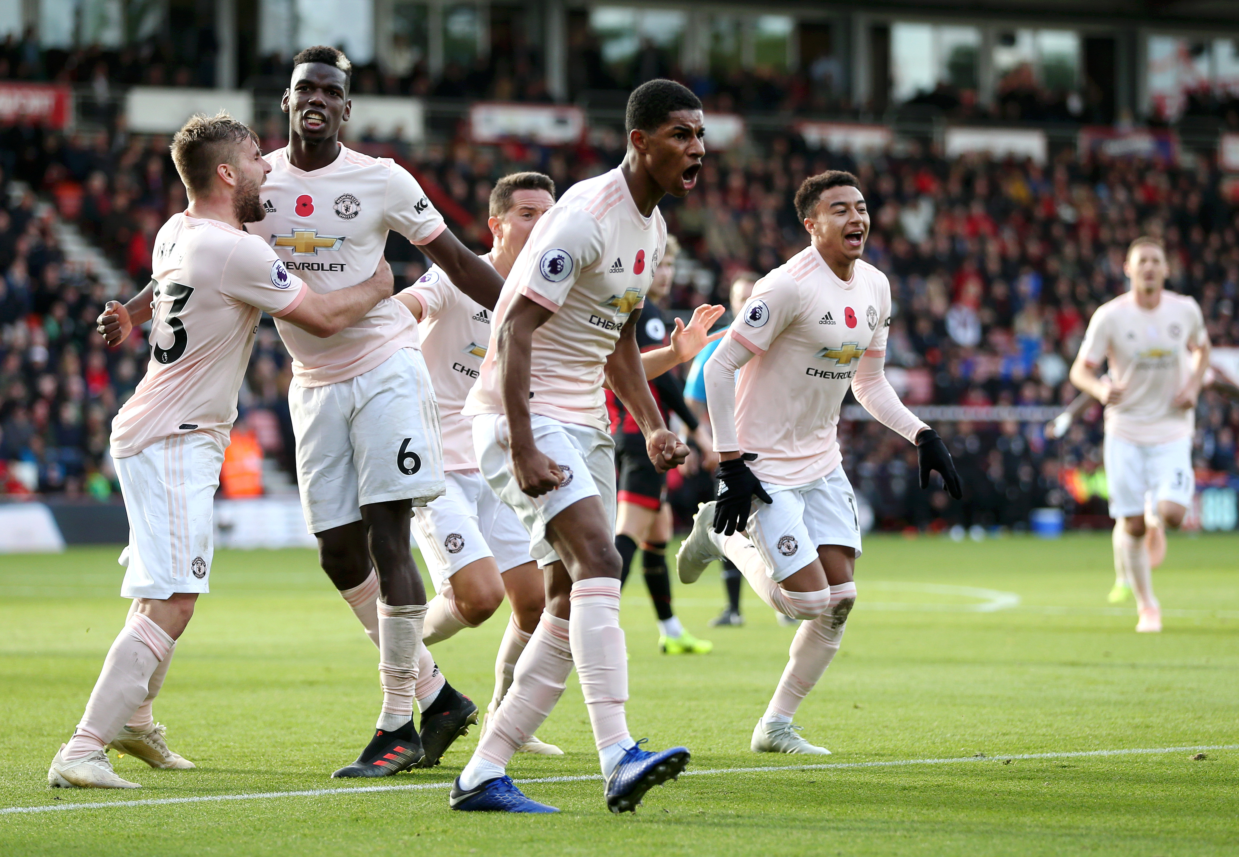 BOURNEMOUTH, ENGLAND - NOVEMBER 03: Marcus Rashford of Manchester United celebrates with teammates after scoring his team's second goal during the Premier League match between AFC Bournemouth and Manchester United at Vitality Stadium on November 3, 2018 in Bournemouth, United Kingdom. (Photo by Alex Morton/Getty Images)