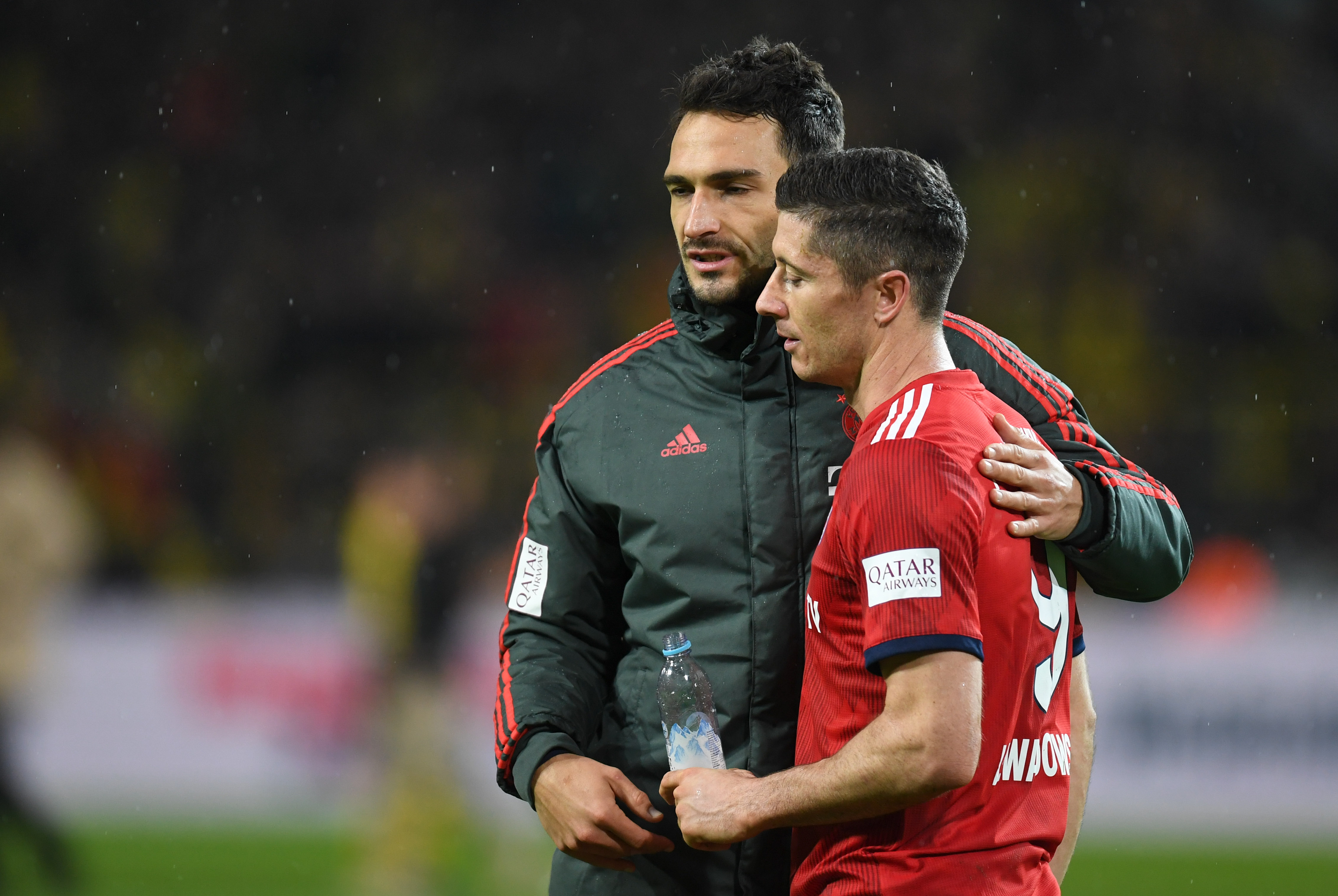 Bayern Munich's defender Mats Hummels (L) and Bayern Munich's Polish striker Robert Lewandowski (R) react after the German first division Bundesliga football match BVB Borussia Dortmund v FC Bayern Munich in Dortmund, western Germany, on November 10, 2018. (Photo by Christof STACHE / AFP) / RESTRICTIONS: DFL REGULATIONS PROHIBIT ANY USE OF PHOTOGRAPHS AS IMAGE SEQUENCES AND/OR QUASI-VIDEO        (Photo credit should read CHRISTOF STACHE/AFP/Getty Images)