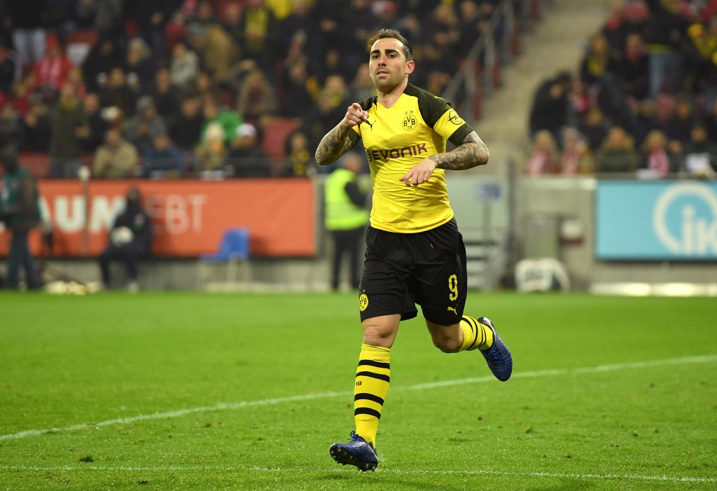 MAINZ, GERMANY - NOVEMBER 24: Paco Alcacer of Borussia Dortmund celebrates after scoring his team's first goal during the Bundesliga match between 1. FSV Mainz 05 and Borussia Dortmund at Opel Arena on November 24, 2018 in Mainz, Germany. (Photo by Matthias Hangst/Bongarts/Getty Images)