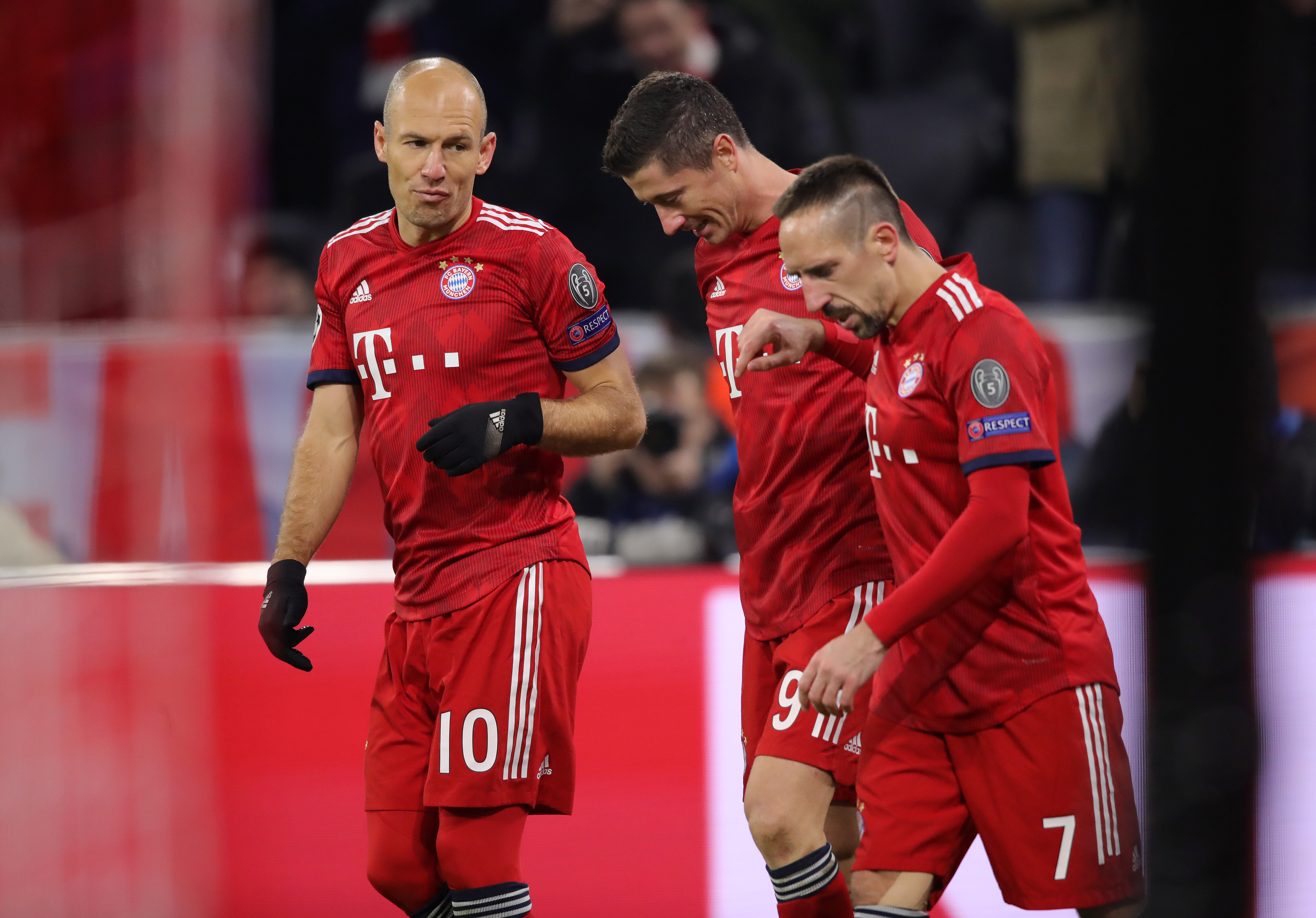 MUNICH, GERMANY - NOVEMBER 27: Robert Lewandowski of Bayern Munich (C) celebrates after scoring his team's fourth goal with team mates Arjen Robben (10) and Franck Ribery (7) during the UEFA Champions League Group E match between FC Bayern Muenchen and SL Benfica at Fussball Arena Muenchen on November 27, 2018 in Munich, Germany. (Photo by Alex Hassenstein/Getty Images)
