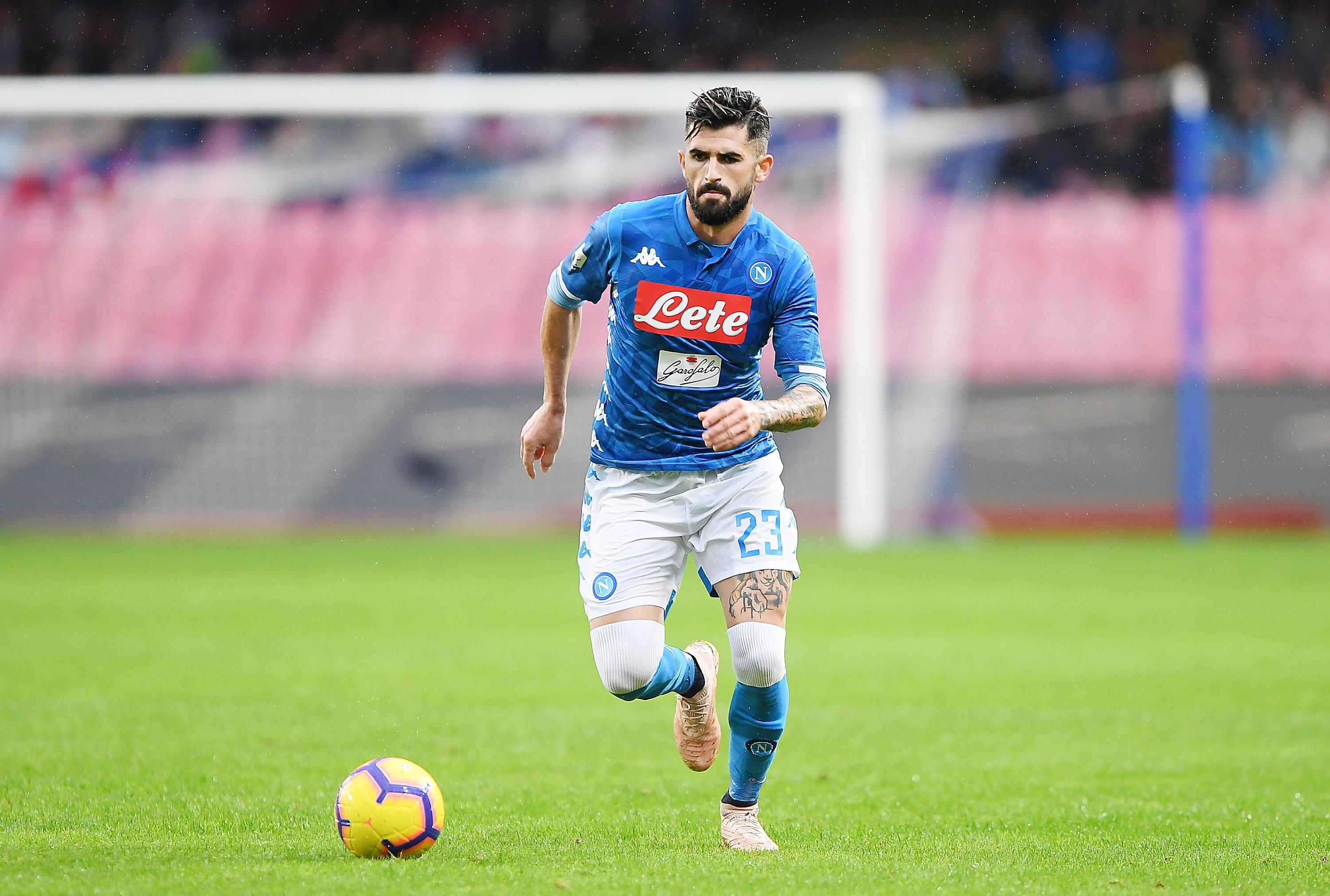 NAPLES, ITALY - NOVEMBER 25: Elseid Hysaj of SSC Napoli in action during the Serie A match between SSC Napoli and Chievo Verona at Stadio San Paolo on November 25, 2018 in Naples, Italy. (Photo by Francesco Pecoraro/Getty Images)