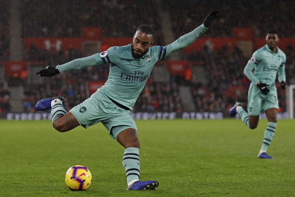 Lacazette tried to make things for Arsenal, but his teammates failed him. (Photo by Adrian Dennis/AFP/Getty Images)