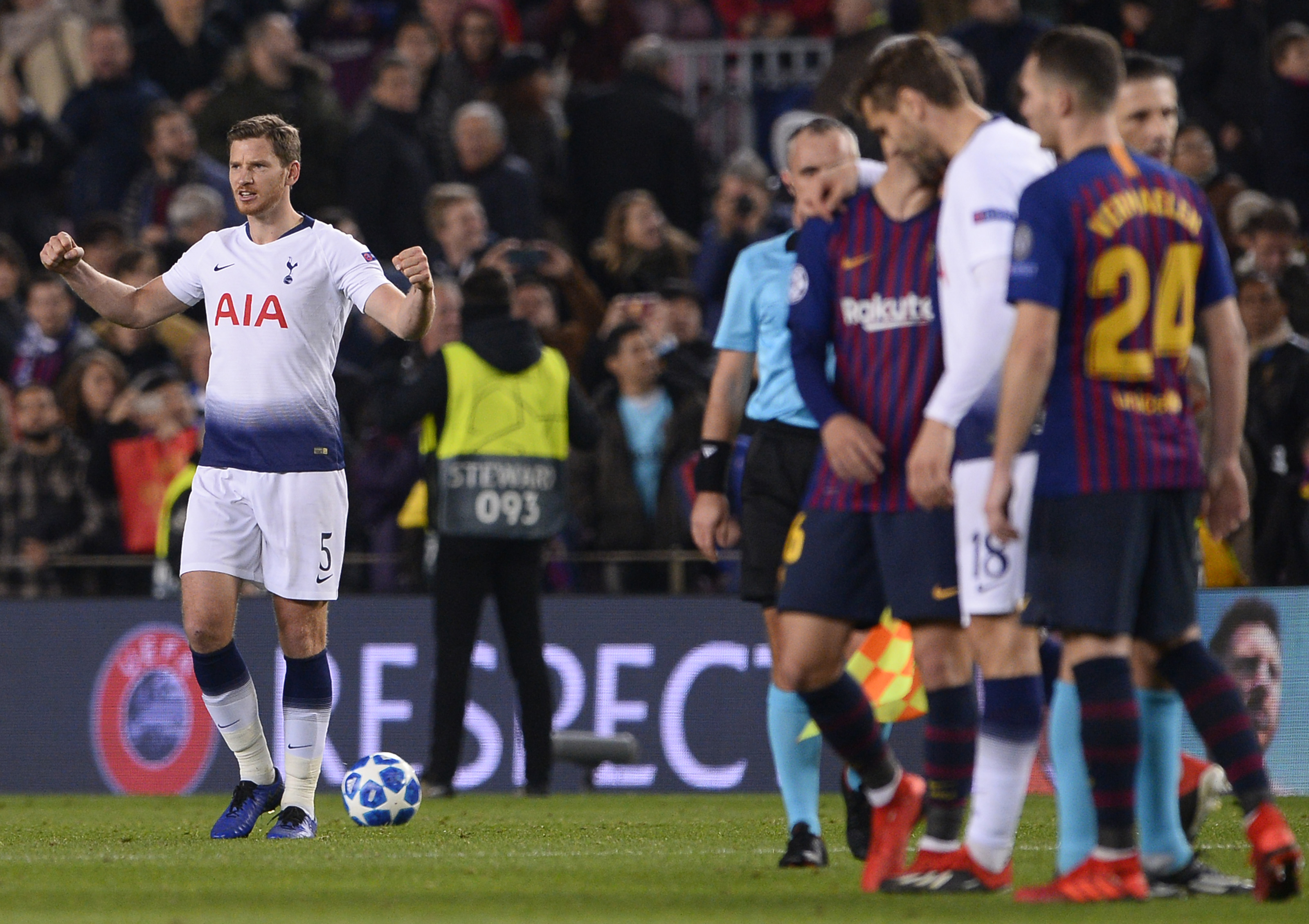 Tottenham Hotspur's Belgian defender Jan Vertonghen celebrates their qualification for the next round during the UEFA Champions League group B football match between FC Barcelona and Tottenham Hotspur at the Camp Nou stadium in Barcelona on December 11, 2018. (Photo by Josep LAGO / AFP)        (Photo credit should read JOSEP LAGO/AFP/Getty Images)
