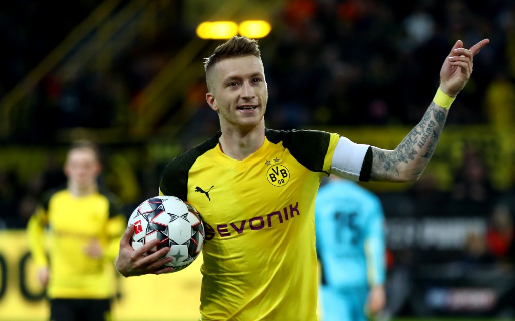 DORTMUND, GERMANY - DECEMBER 01: Marco Reus of Dortmund celebrates after scoring his teams first goal during the Bundesliga match between Borussia Dortmund and Sport-Club Freiburg at Signal Iduna Park on December 01, 2018 in Dortmund, Germany. (Photo by Lars Baron/Bongarts/Getty Images)
