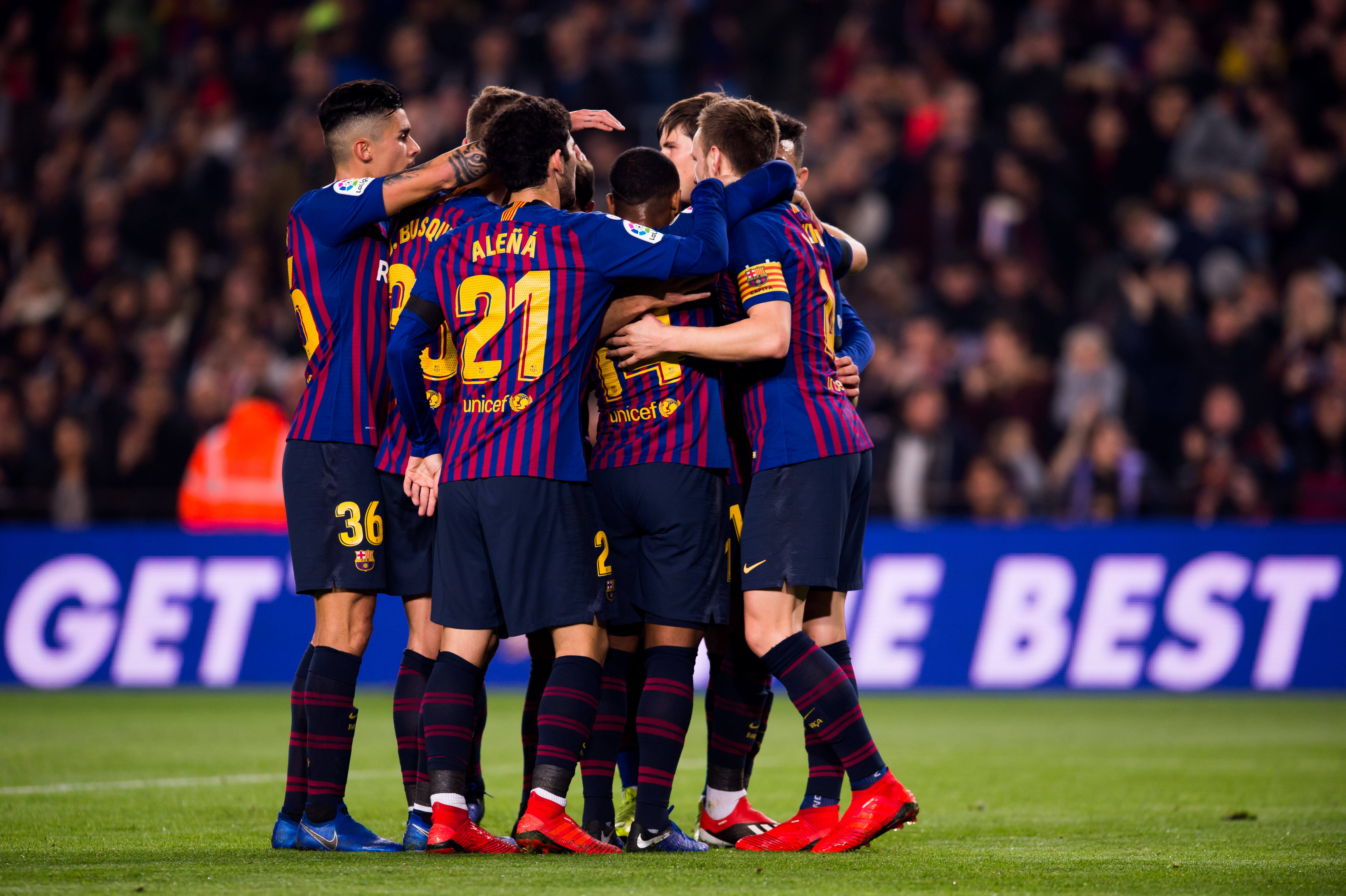 BARCELONA, SPAIN - DECEMBER 05: FC Barcelona players celebrate after their teammate Munir El Haddadi scored the opening goal during the Copa del Rey fourth round second leg match between FC Barcelona and Cultural Leonesa at Camp Nou on December 05, 2018 in Barcelona, Spain. (Photo by Alex Caparros/Getty Images)