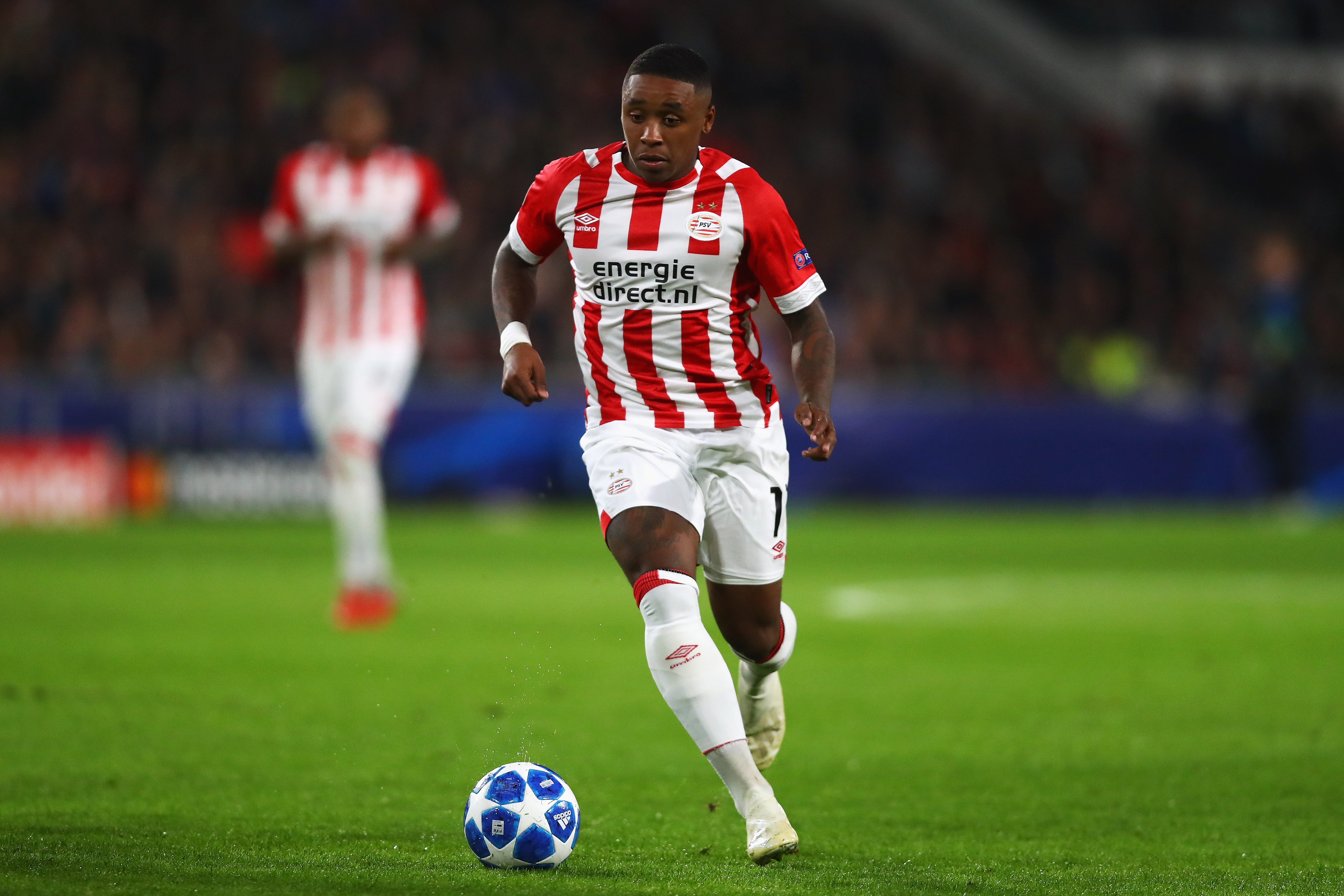 EINDHOVEN, NETHERLANDS - OCTOBER 03: Steven Bergwijn of PSV in action during the Group B match of the UEFA Champions League between PSV and FC Internazionale at Philips Stadion on October 3, 2018 in Eindhoven, Netherlands. (Photo by Dean Mouhtaropoulos/Getty Images)