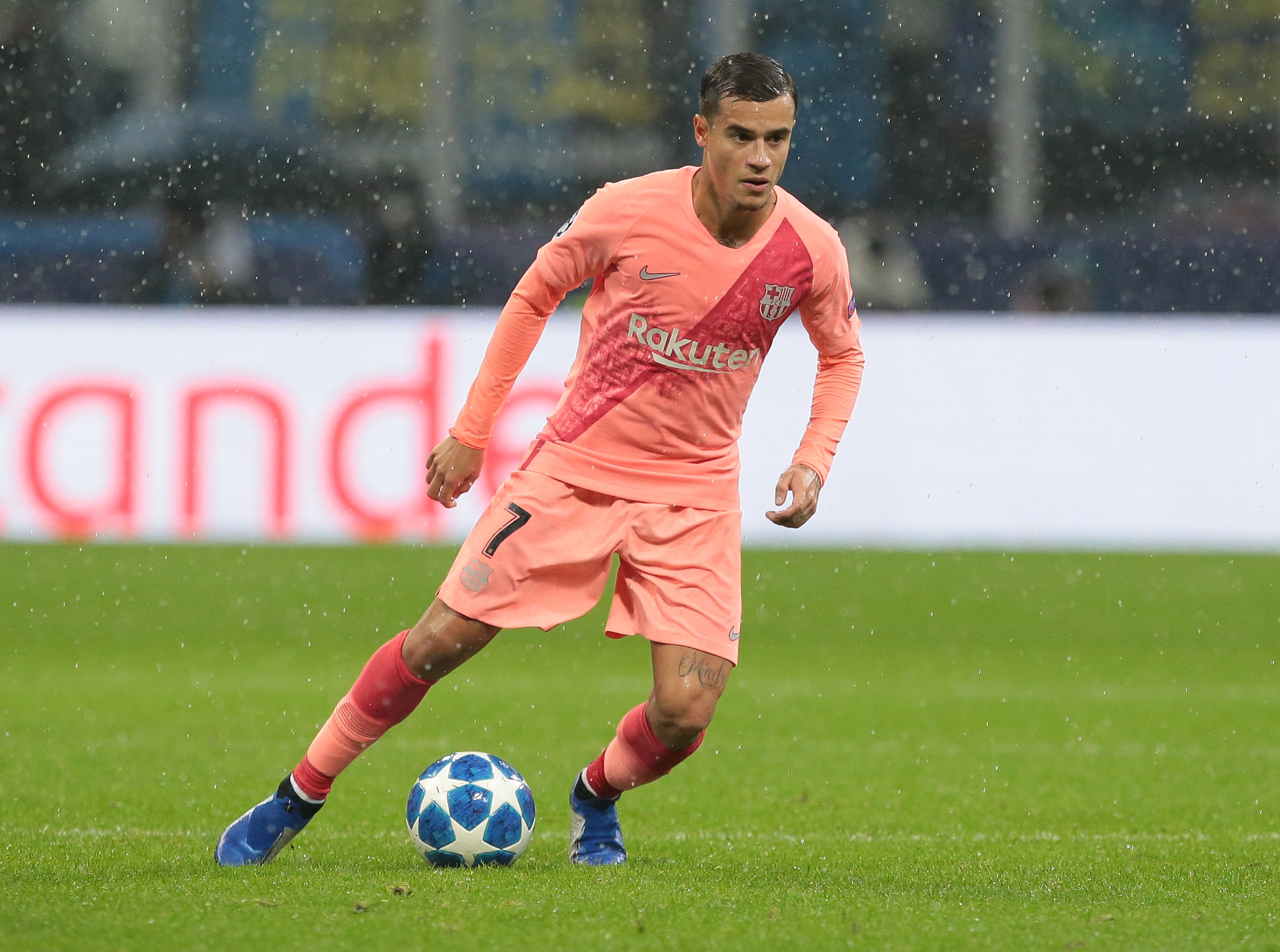 MILAN, ITALY - NOVEMBER 06: Philippe Coutinho of FC Barcelona in action during the Group B match of the UEFA Champions League between FC Internazionale and FC Barcelona at San Siro Stadium on November 6, 2018 in Milan, Italy. (Photo by Emilio Andreoli/Getty Images)