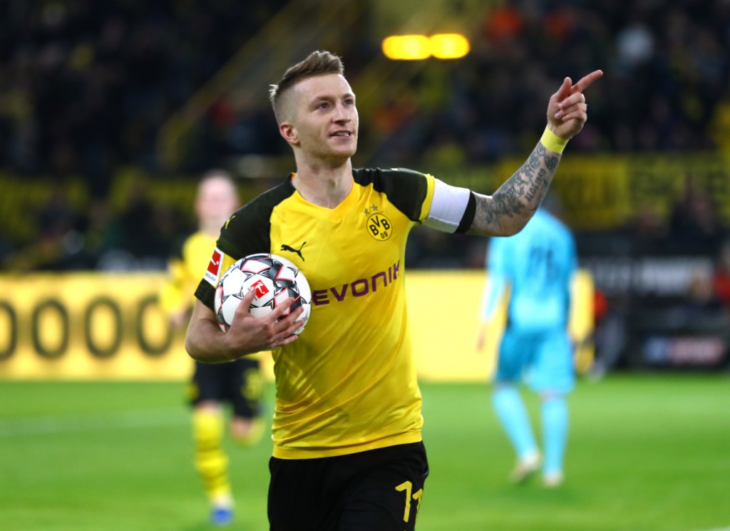 DORTMUND, GERMANY - DECEMBER 01: Marco Reus of Borussia Dortmund celebrates after scoring his team's first goal during the Bundesliga match between Borussia Dortmund and Sport-Club Freiburg at Signal Iduna Park on December 1, 2018 in Dortmund, Germany. (Photo by Lars Baron/Bongarts/Getty Images)