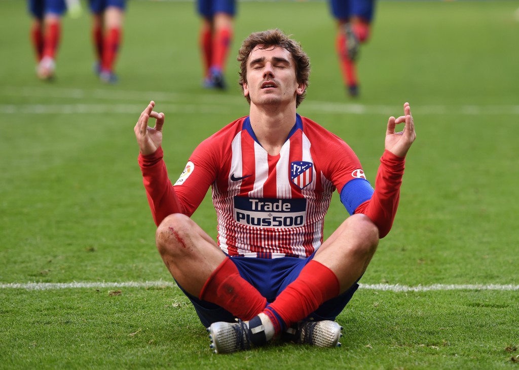 MADRID, SPAIN - DECEMBER 08: Antoine Griezmann of Atletico Madrid celebrates after scoring his team's second goal during the La Liga match between Club Atletico de Madrid and Deportivo Alaves at Wanda Metropolitano on December 8, 2018 in Madrid, Spain. (Photo by Denis Doyle/Getty Images)