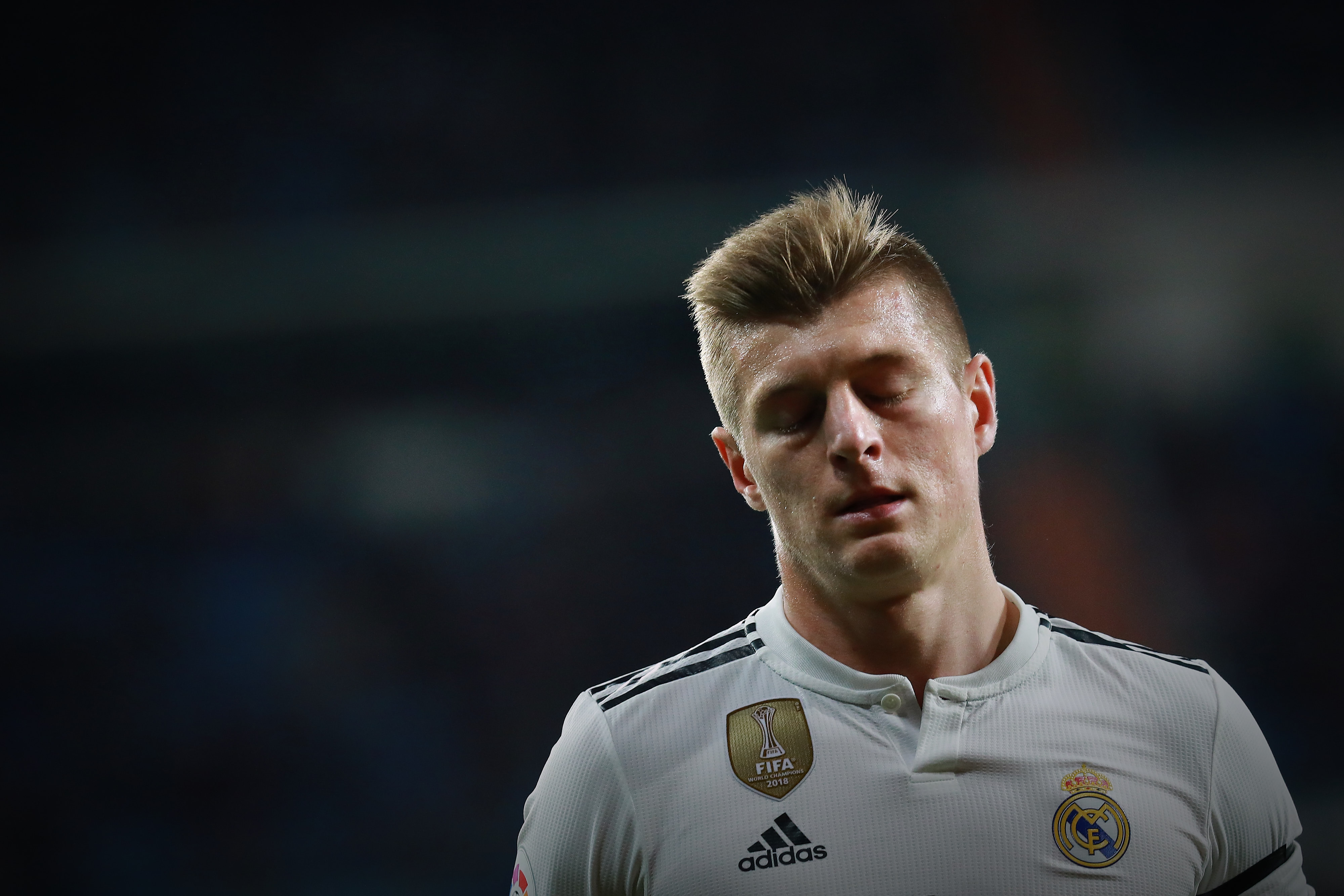 MADRID, SPAIN - JANUARY 06: Toni Kroos of Real Madrid CF reacts during the La Liga match between Real Madrid CF and Real Sociedad de Futbol at Estadio Santiago Bernabeu on January 06, 2019 in Madrid, Spain. (Photo by Gonzalo Arroyo Moreno/Getty Images)