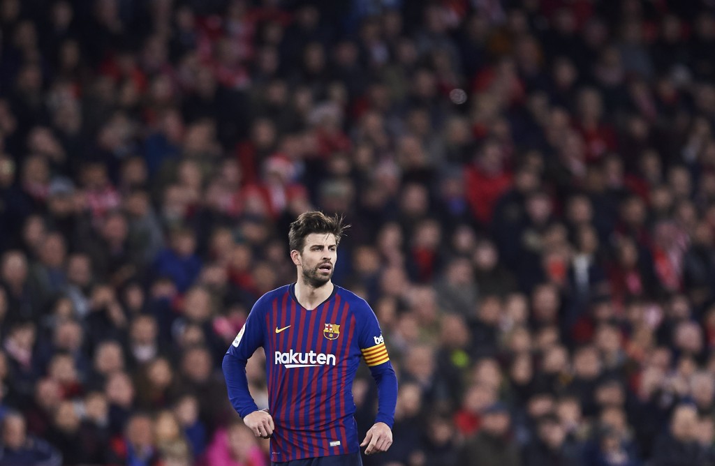 Pique was far from the leader that Barcelona needed on the night. (Photo by Aitor Alcalde/Getty Images)
