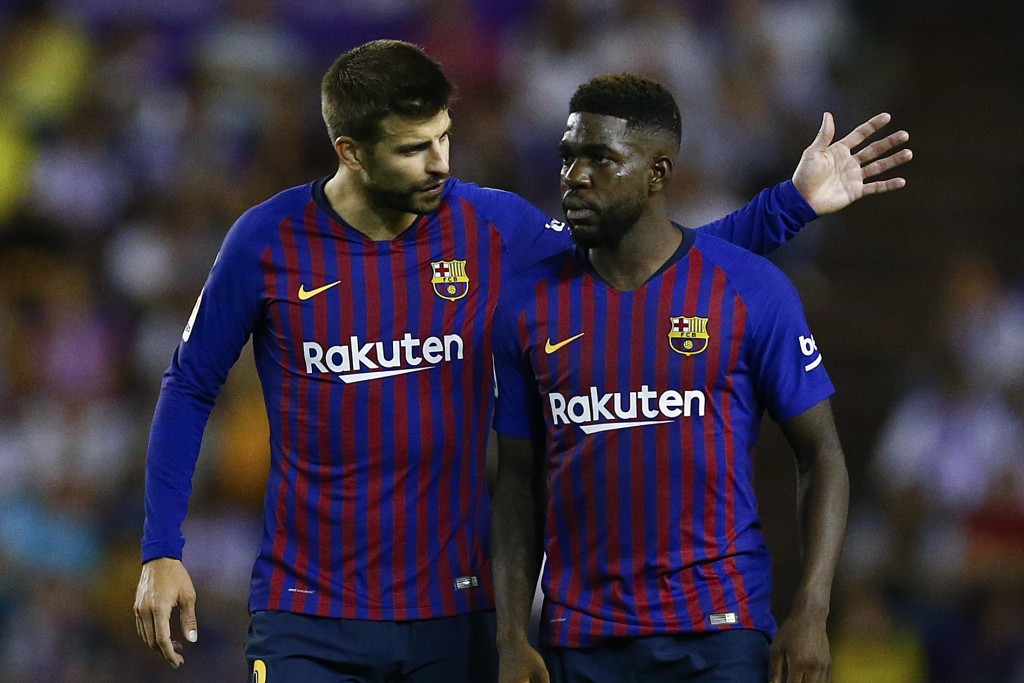 While Gerard Pique is in the last stages of his career, Samuel Umtiti is no longer a reliable option for Barcelona. (Photo by Benjamin Cremel/AFP/Getty Images)
