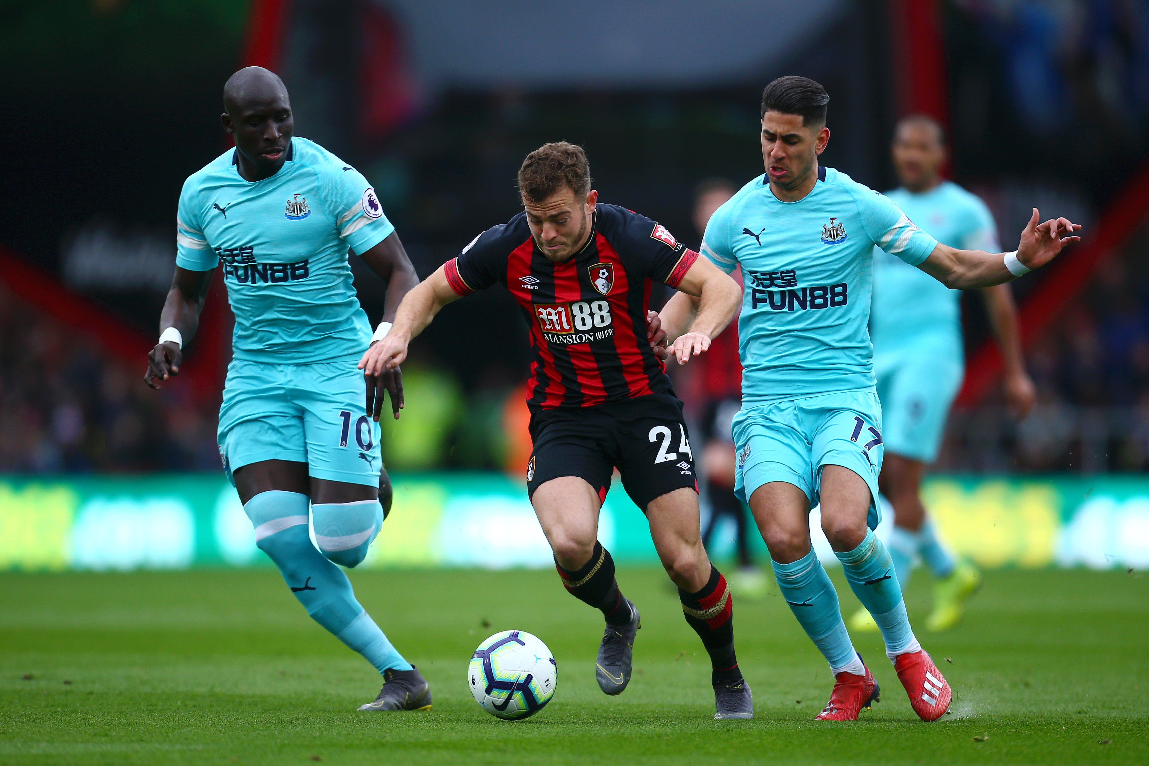 BOURNEMOUTH, ENGLAND - MARCH 16: Ryan Fraser of AFC Bournemouth is challenged by Ayoze Perez of Newcastle United and Mohamed Diame of Newcastle United during the Premier League match between AFC Bournemouth and Newcastle United at Vitality Stadium on March 16, 2019 in Bournemouth, United Kingdom. (Photo by Jordan Mansfield/Getty Images)