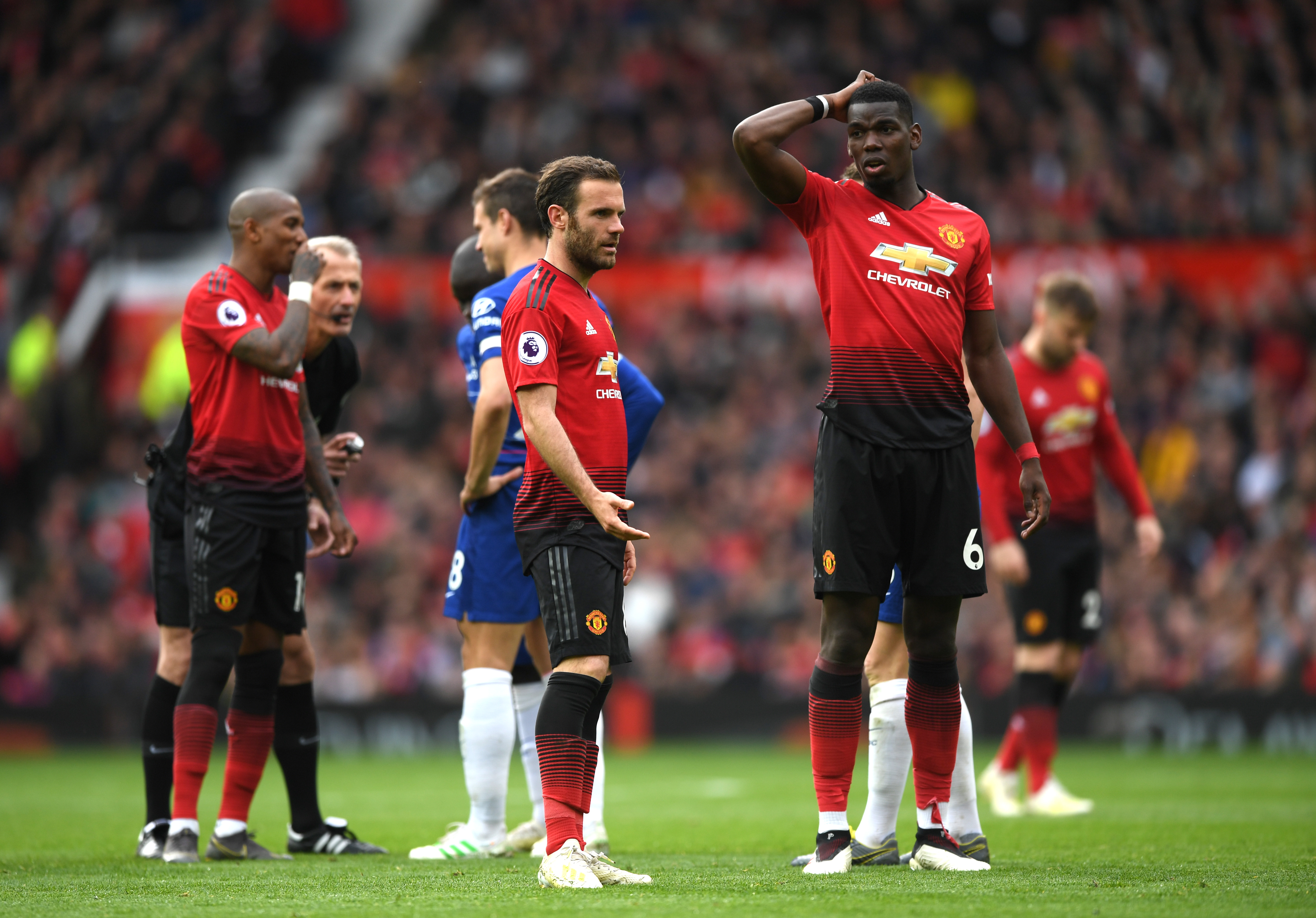 MANCHESTER, ENGLAND - APRIL 28: Paul Pogba and Juan Mata of Manchester United in discussion during the Premier League match between Manchester United and Chelsea FC at Old Trafford on April 28, 2019 in Manchester, United Kingdom. (Photo by Shaun Botterill/Getty Images)