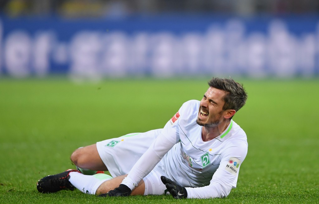 DORTMUND, GERMANY - DECEMBER 09: Fin Bartels of Bremen lays injured during the Bundesliga match between Borussia Dortmund and SV Werder Bremen at Signal Iduna Park on December 9, 2017 in Dortmund, Germany. (Photo by Stuart Franklin/Bongarts/Getty Images )