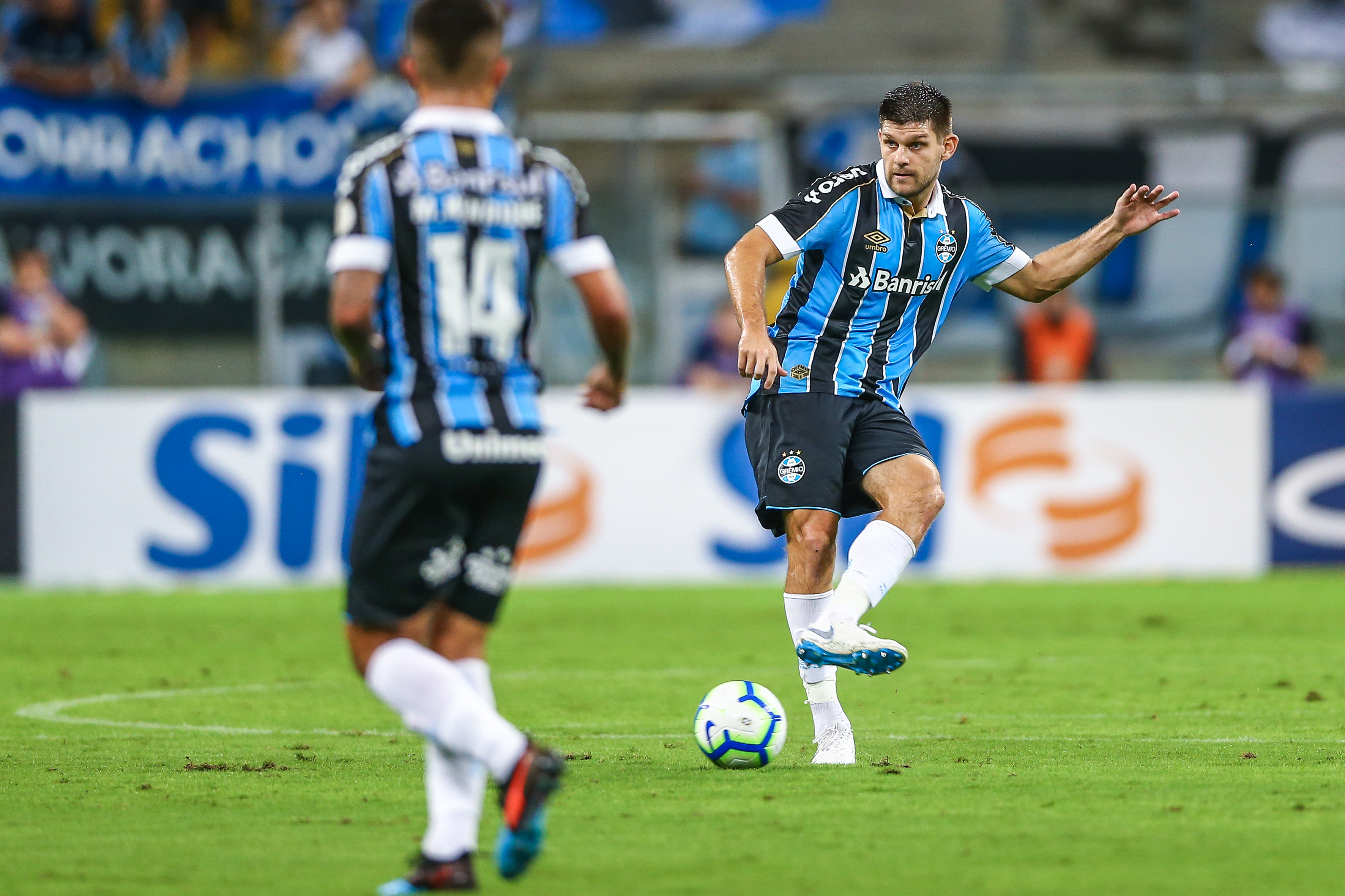 PORTO ALEGRE, BRAZIL - MAY 5: Walter Kannemann of Gremio during the match between Gremio and Fluminense, as part of Brasileirao Series A 2019, at Arena do Gremio on May 5, 2019, in Porto Alegre, Brazil. (Photo by Lucas Uebel/Getty Images)