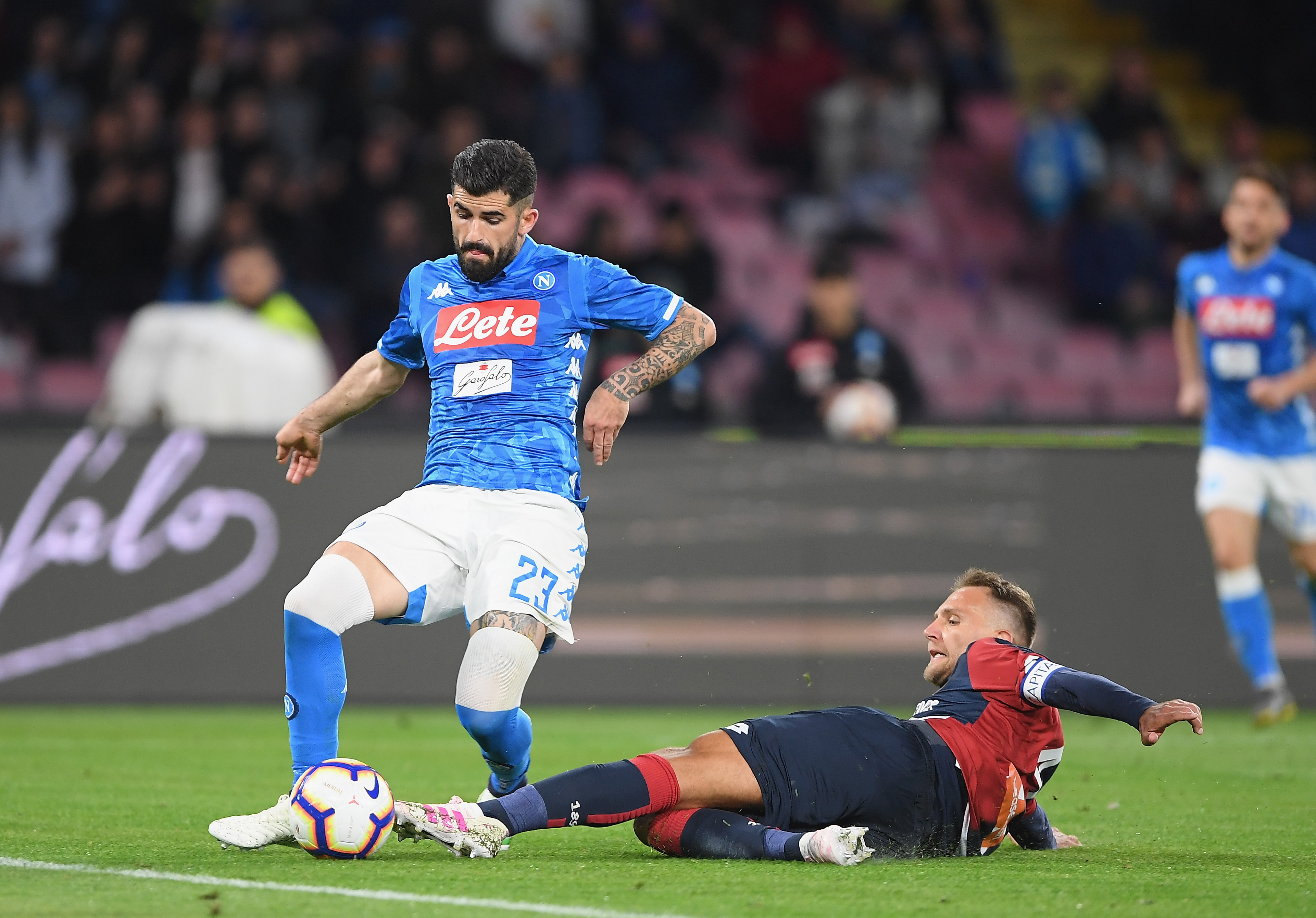 NAPLES, ITALY - APRIL 07: Elseid Hysaj of SSC Napoli vies Domenico Criscito of Genoa CFC during the Serie A match between SSC Napoli and Genoa CFC at Stadio San Paolo on April 7, 2019 in Naples, Italy. (Photo by Francesco Pecoraro/Getty Images)