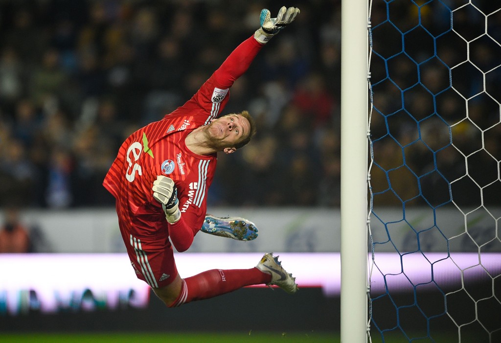 Strasbourg's Belgian goalkeeper Matz Sels jumps to catch the ball during the French L1 football match between Strasbourg and Paris Saint-Germain (PSG) at the Stade de la Meinau stadium, in Strasbourg, on December 5, 2018. (Photo by JEAN-CHRISTOPHE VERHAEGEN / AFP) (Photo credit should read JEAN-CHRISTOPHE VERHAEGEN/AFP/Getty Images)