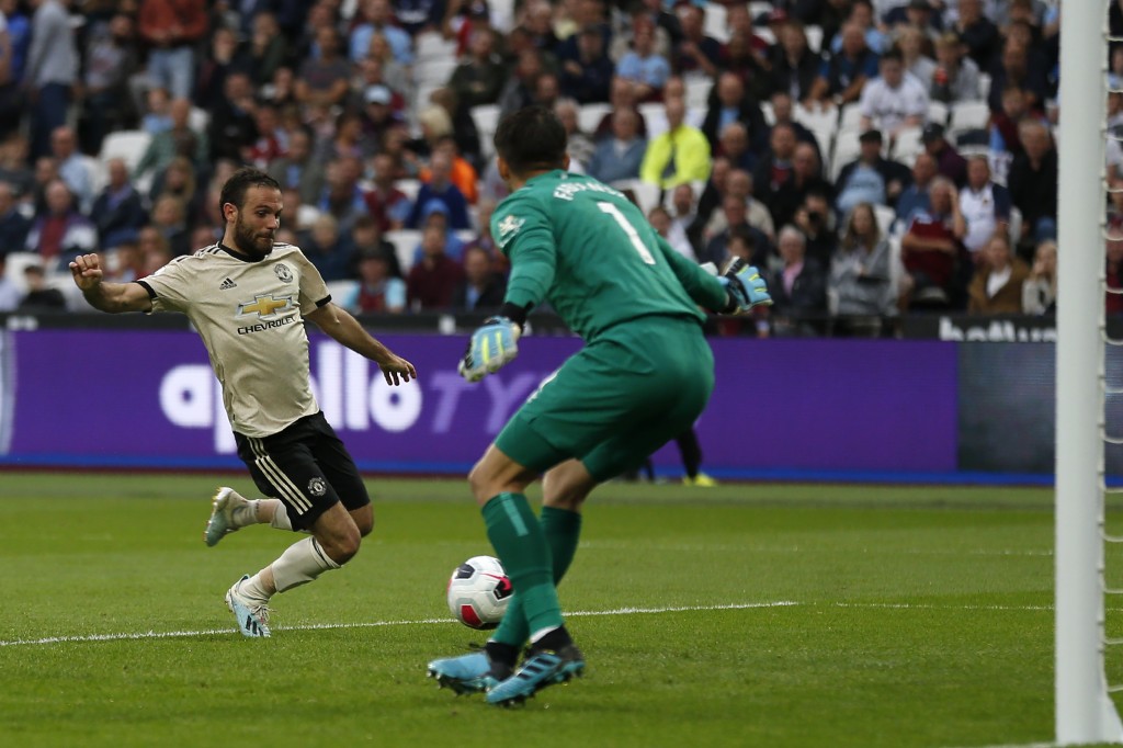 Mata missed a glorious chance (Photo by IAN KINGTON/AFP/Getty Images)
