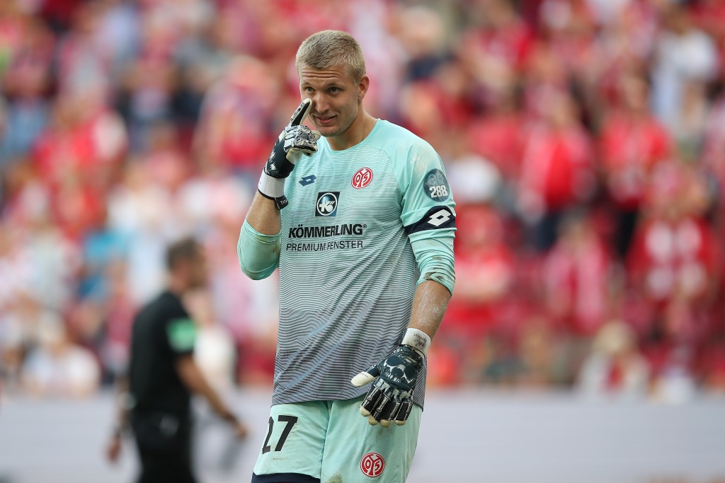 MAINZ, GERMANY - SEPTEMBER 14: Robin Zentner of 1.FSV Mainz 05 reacts during the Bundesliga match between 1. FSV Mainz 05 and Hertha BSC at Opel Arena on September 14, 2019 in Mainz, Germany. (Photo by Christian Kaspar-Bartke/Bongarts/Getty Images)