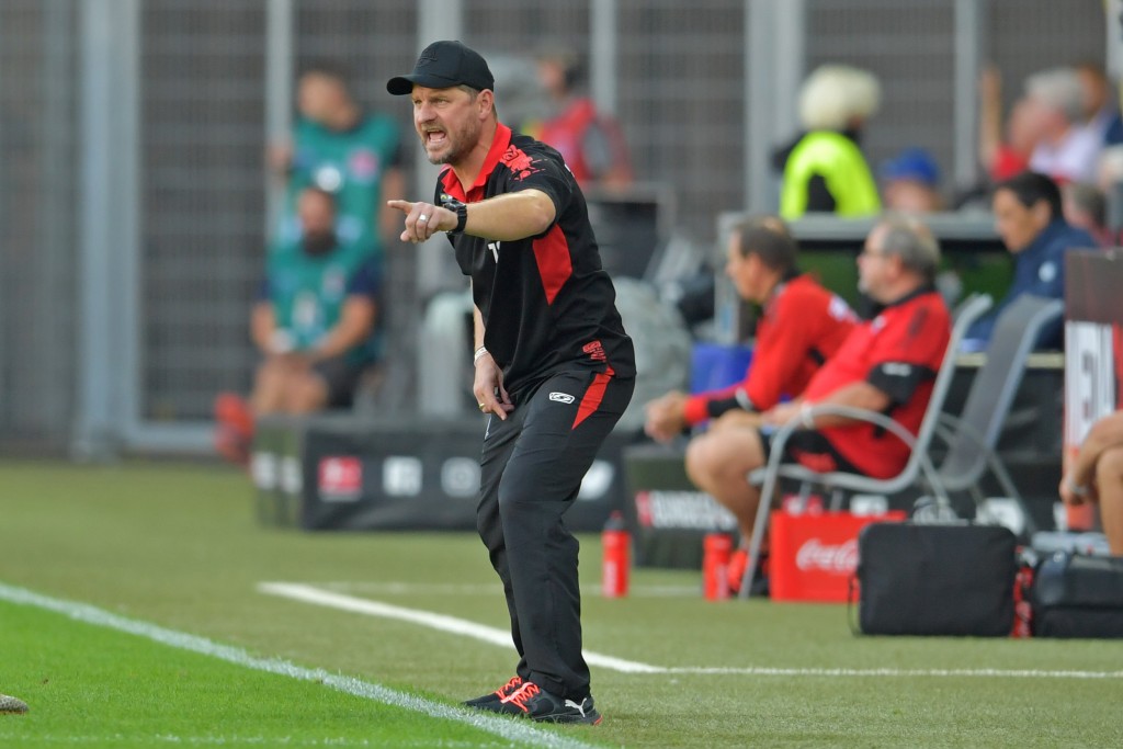 PADERBORN, GERMANY - SEPTEMBER 15: Head coach Steffen Baumgart of Paderborn reacts during the Bundesliga match between SC Paderborn 07 and FC Schalke 04 at Benteler Arena on September 15, 2019 in Paderborn, Germany. (Photo by Thomas F. Starke/Bongarts/Getty Images)