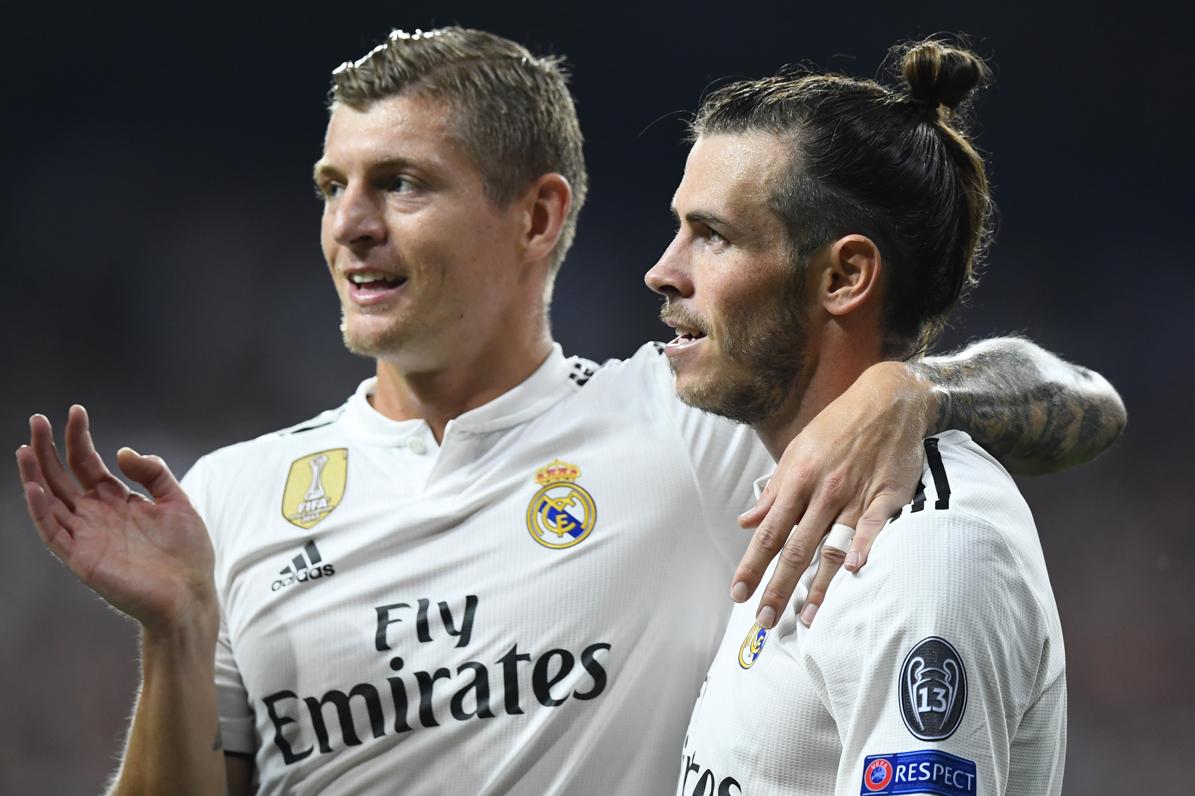 Real Madrid's Welsh forward Gareth Bale (R) celebrates scoring his team's second goal with Real Madrid's German midfielder Toni Kroos during the UEFA Champions League group G football match between Real Madrid CF and AS Roma at the Santiago Bernabeu stadium in Madrid on September 19, 2018. (Photo by GABRIEL BOUYS / AFP) (Photo credit should read GABRIEL BOUYS/AFP/Getty Images)