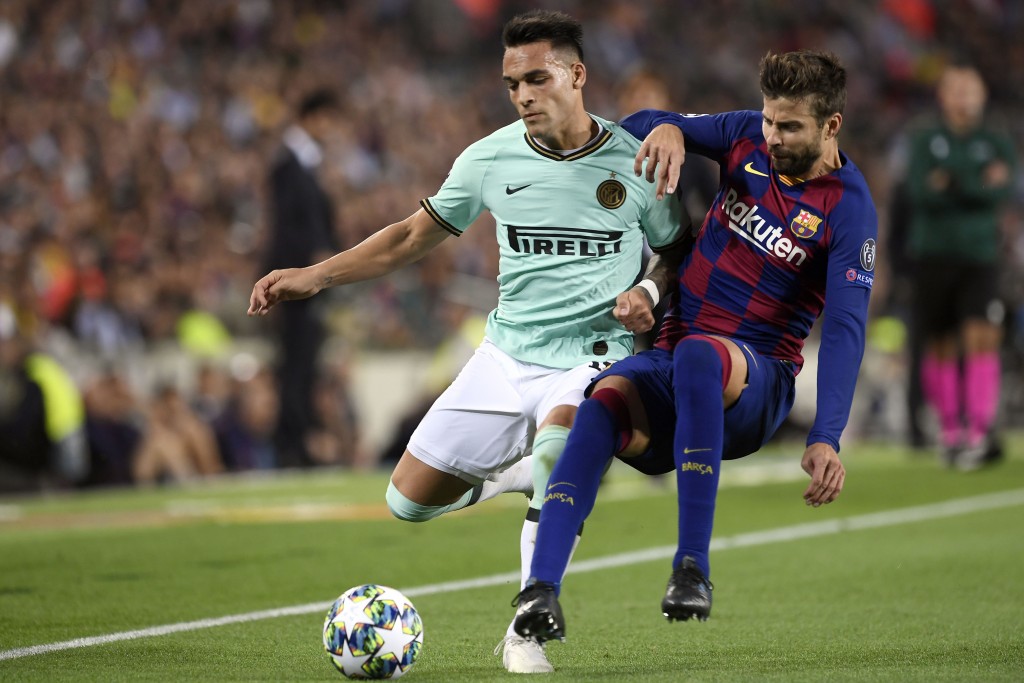 Pique struggled against Lautaro Martinez. (Photo by Josep Lago/AFP via Getty Images)