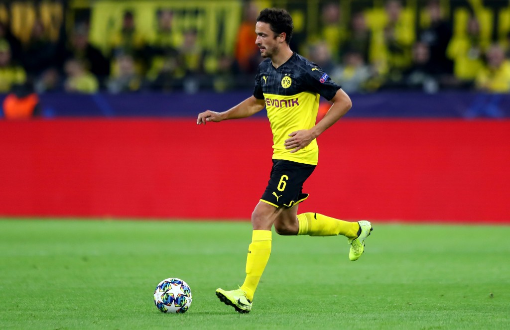 DORTMUND, GERMANY - SEPTEMBER 17: Thomas Delaney of Dortmund runs with the ball during the UEFA Champions League group F match between Borussia Dortmund and FC Barcelona at Signal Iduna Park on September 17, 2019 in Dortmund, Germany. (Photo by Martin Rose/Bongarts/Getty Images)